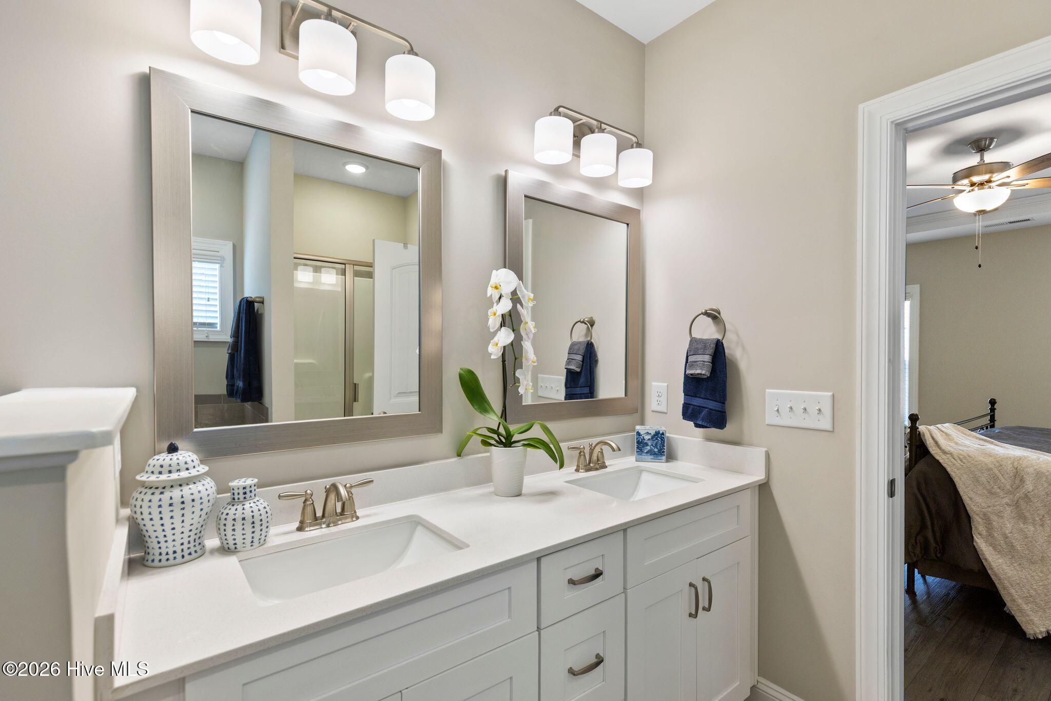 100558926 | Photo 25