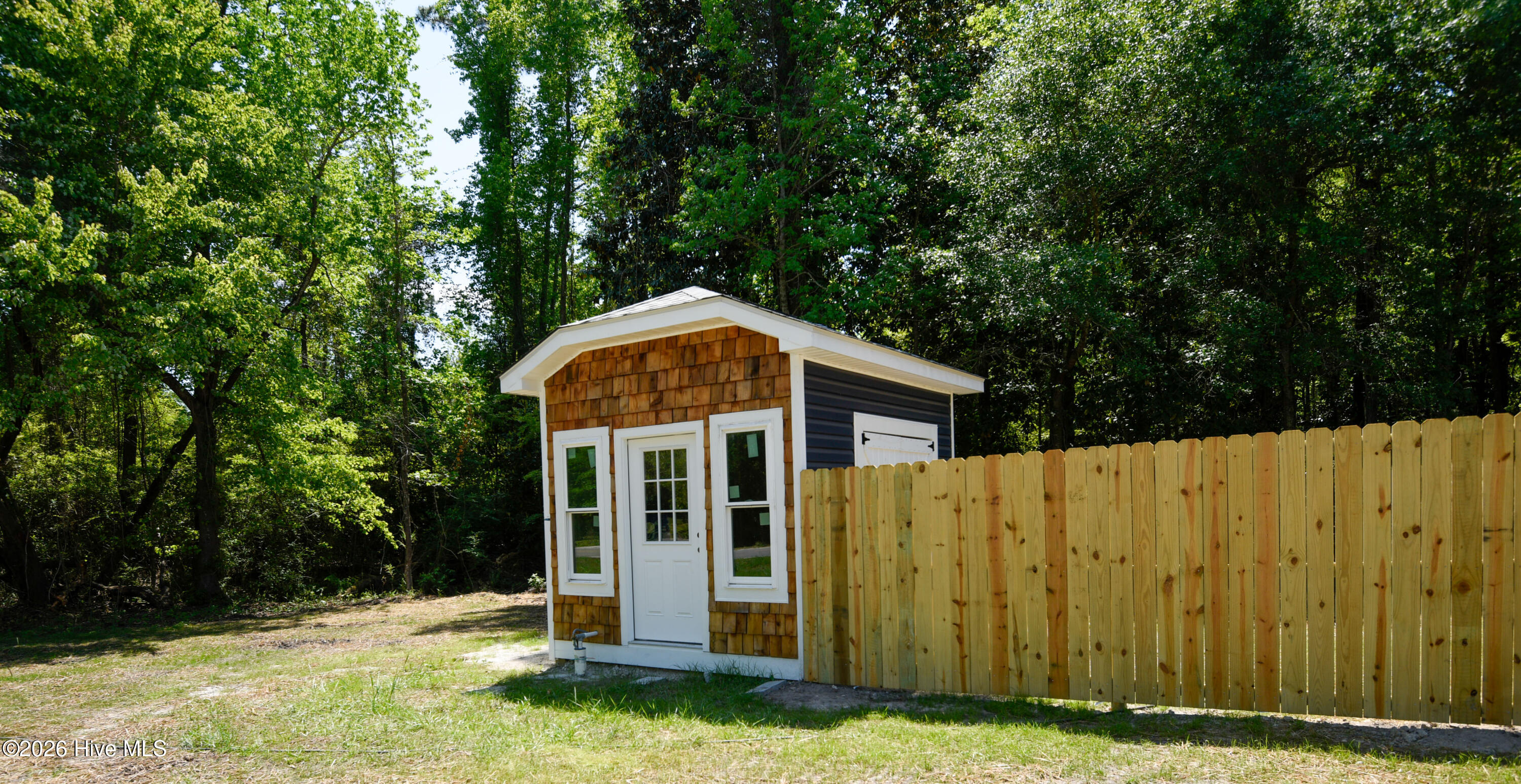 100569320 | Photo 73