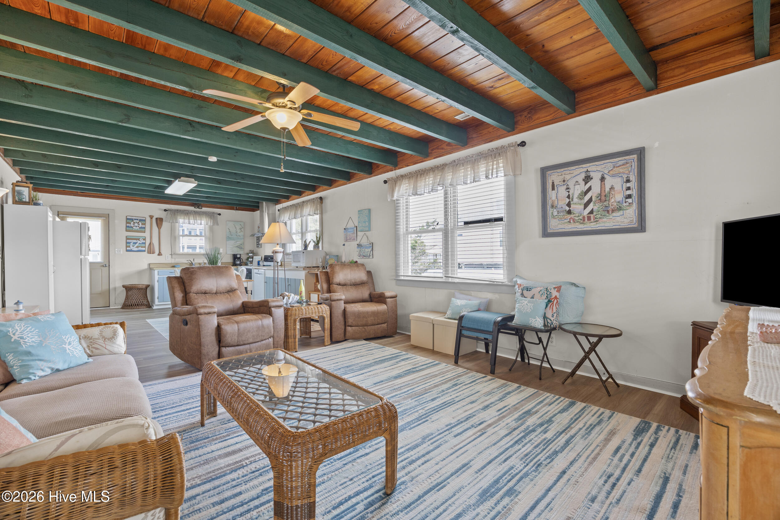 100563115 | Photo 38