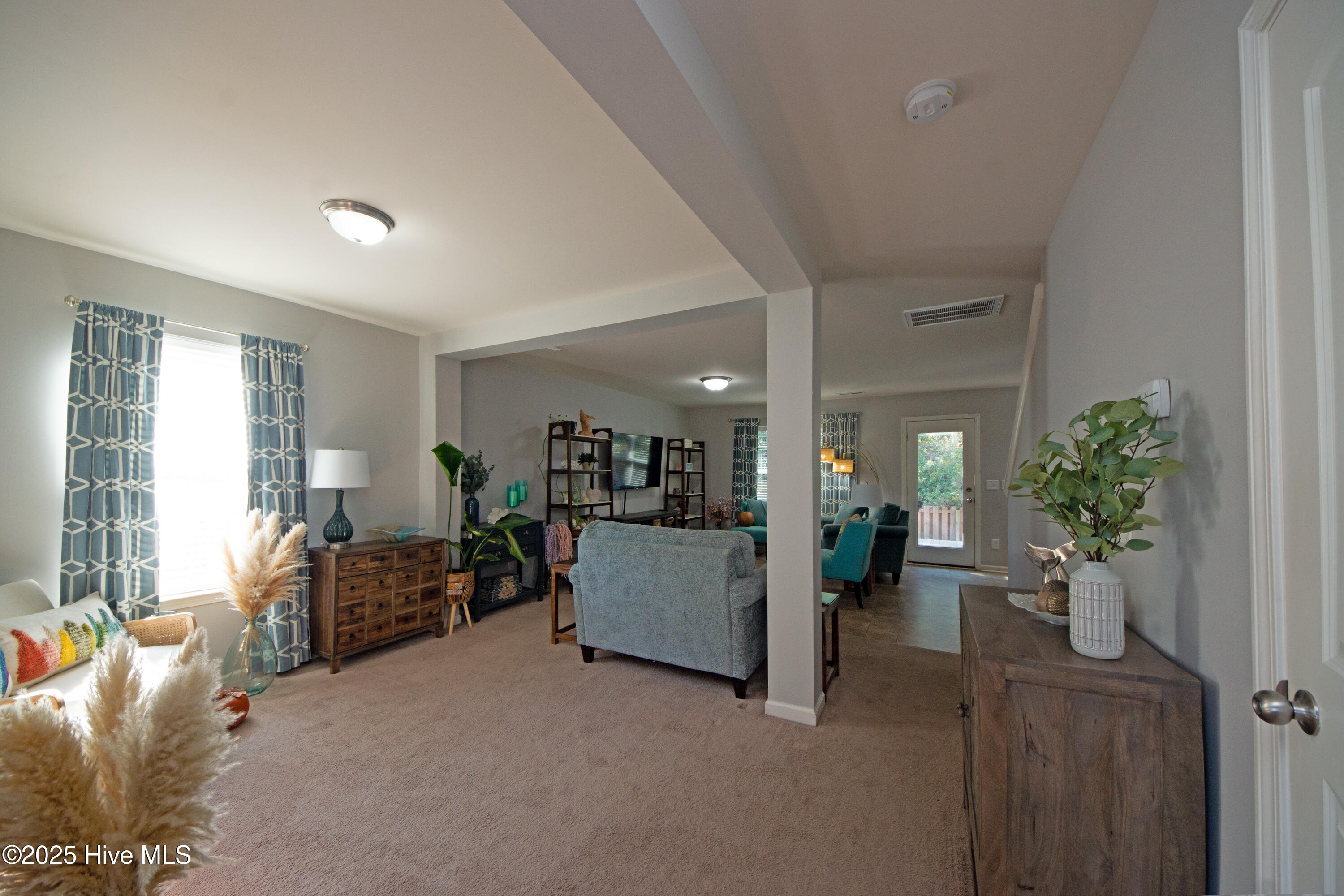 100542211 | Photo 11