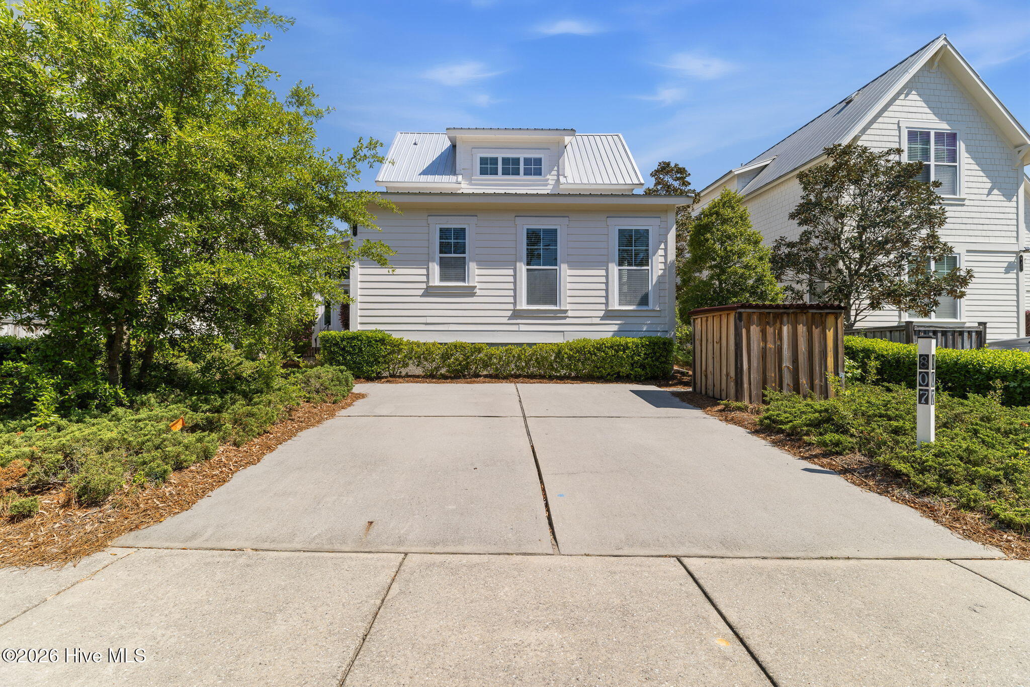 100568047 | Photo 37