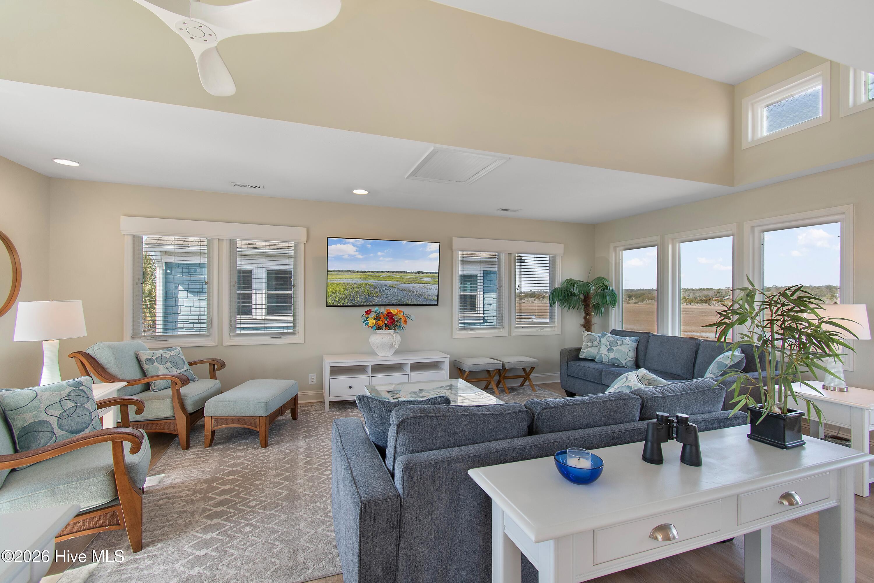 100558900 | Photo 13