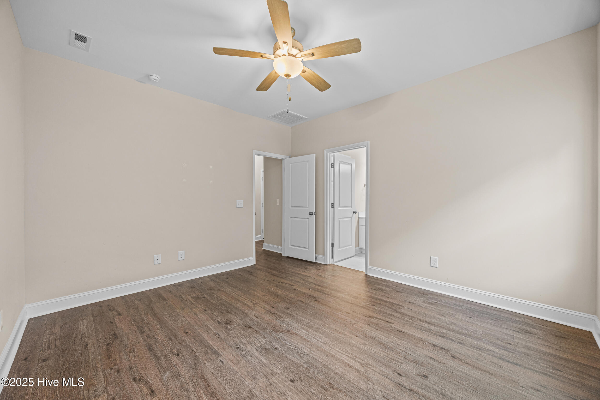 100531744 | Photo 26