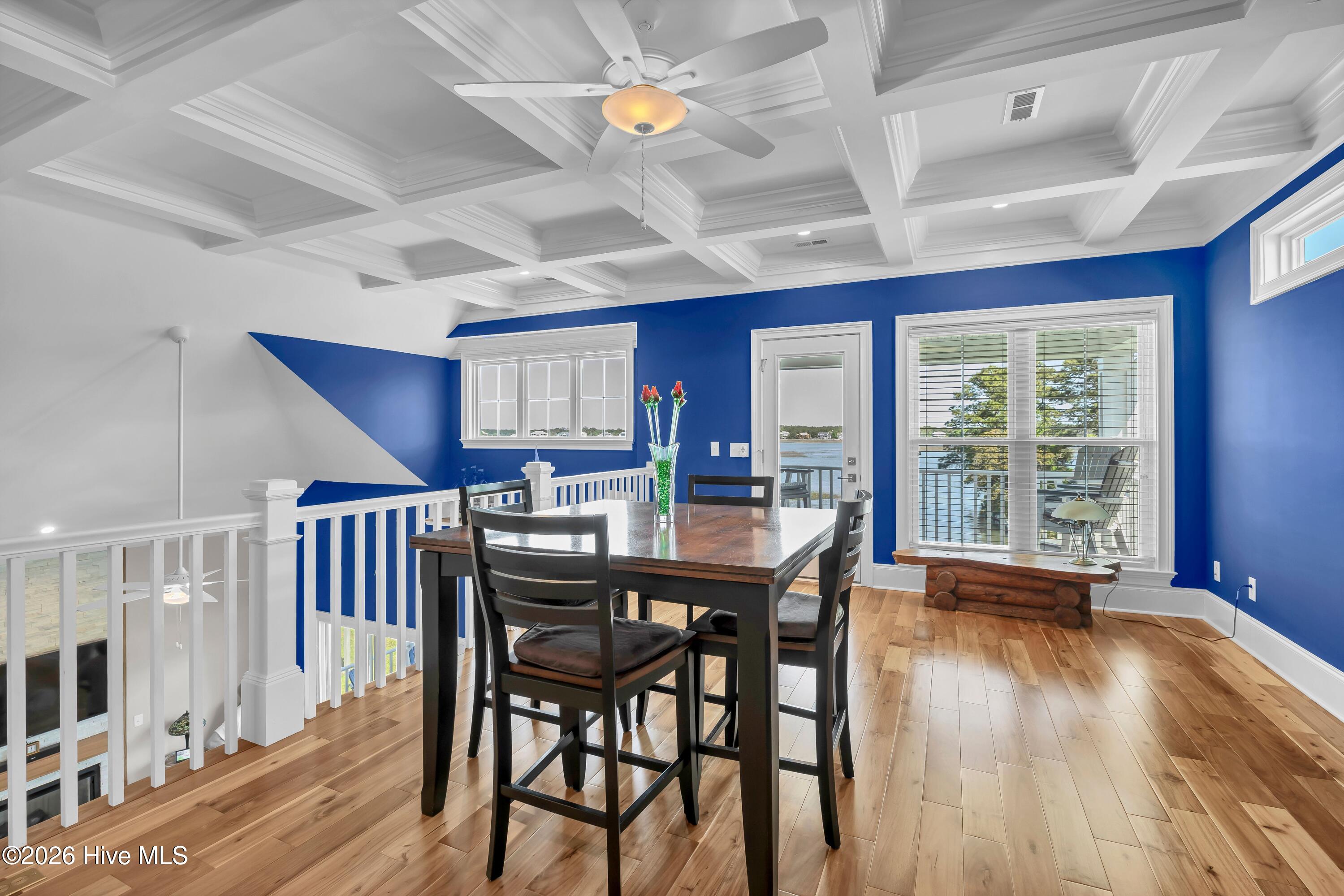 100569369 | Photo 41