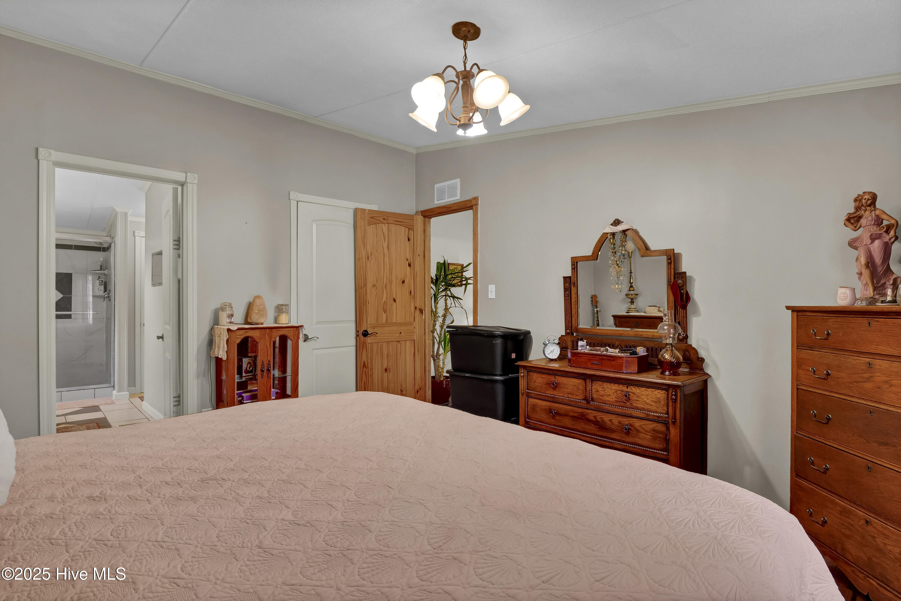 100503942 | Photo 18