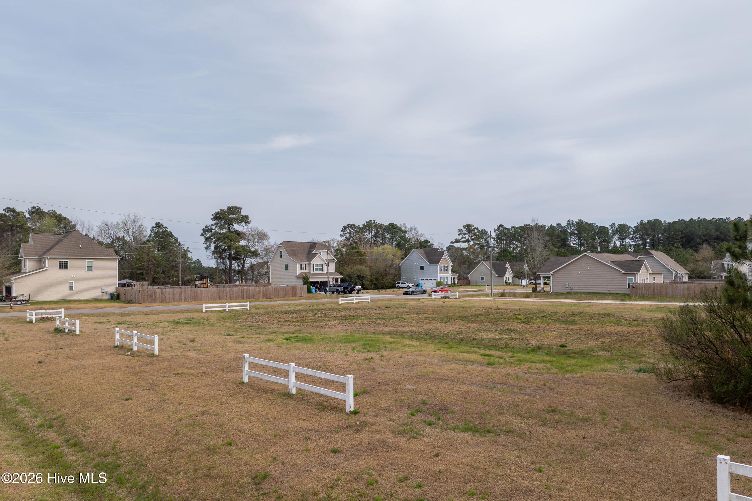 100561600 | Photo 34