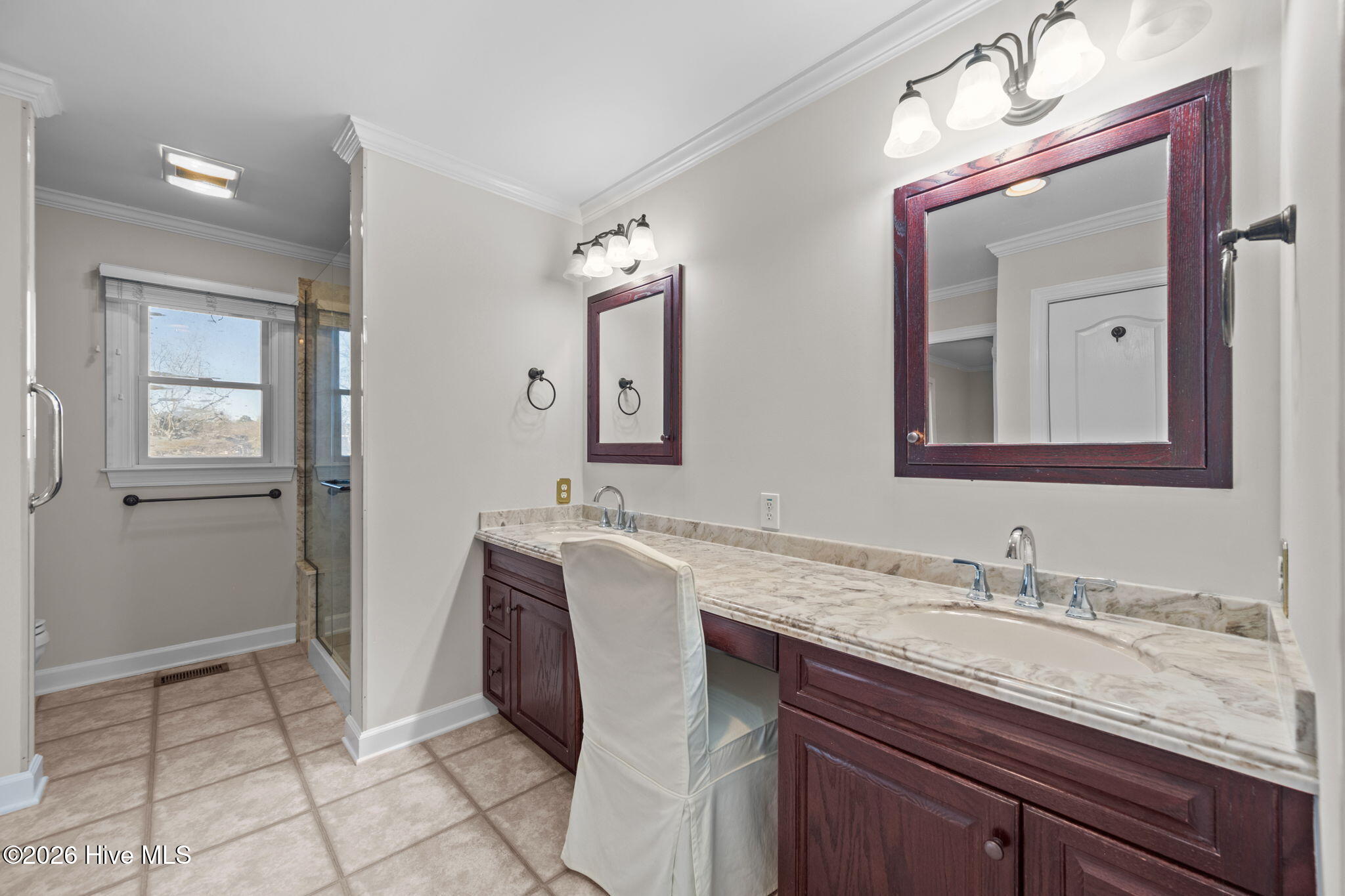 100542324 | Photo 53