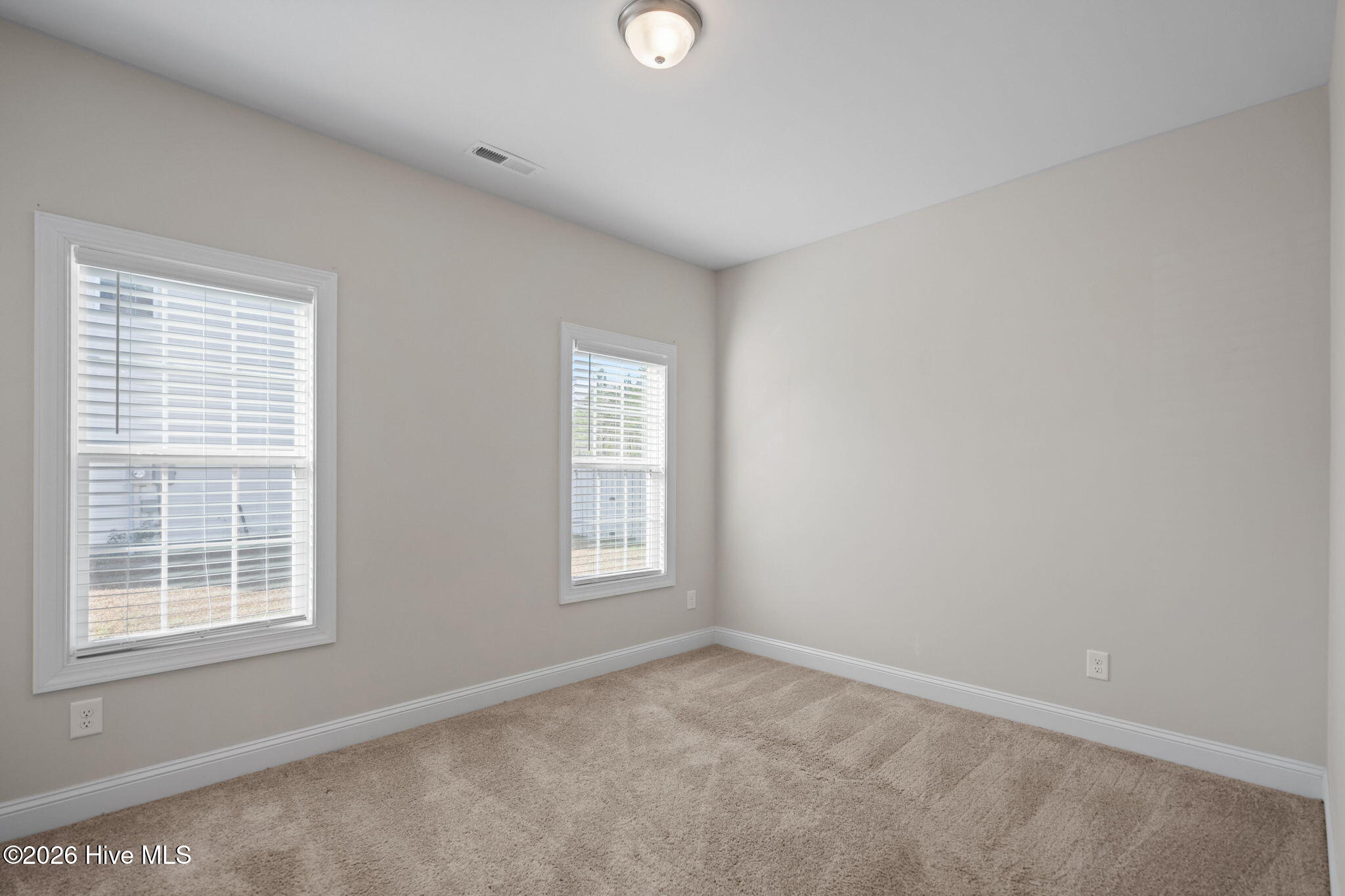 100561357 | Photo 25