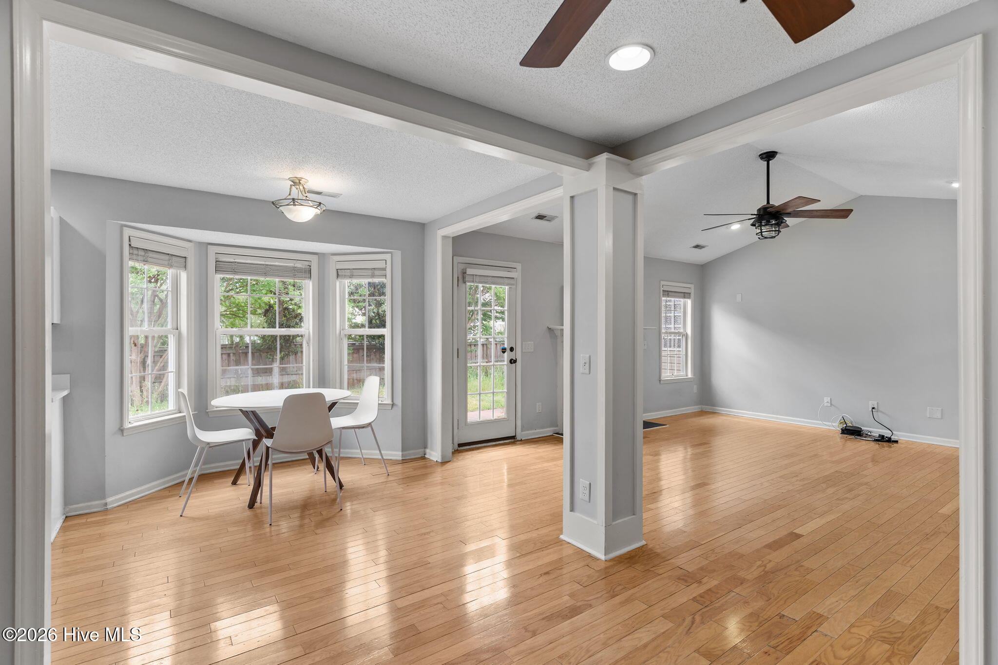 100569339 | Photo 20