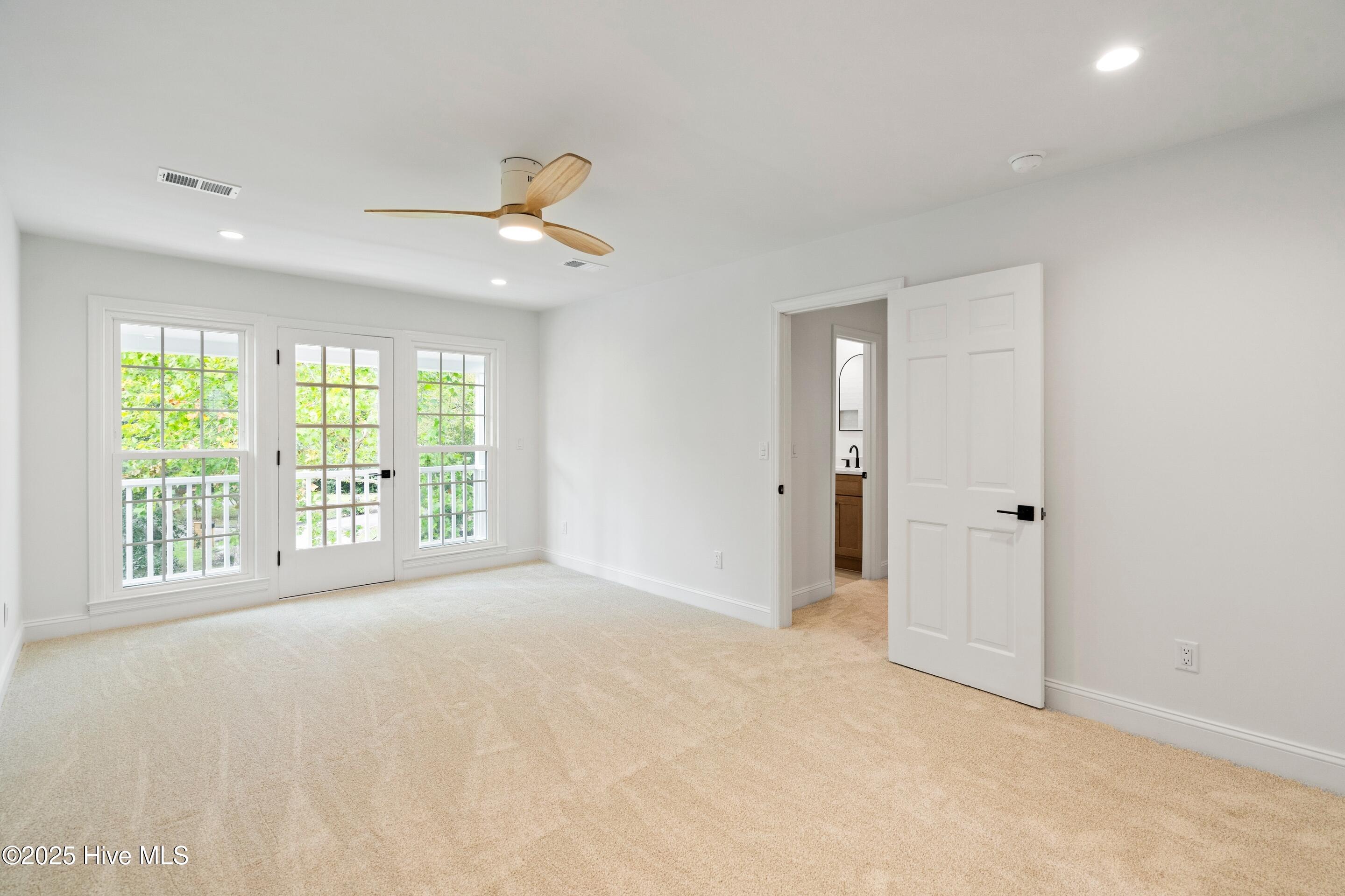 100530260 | Photo 18