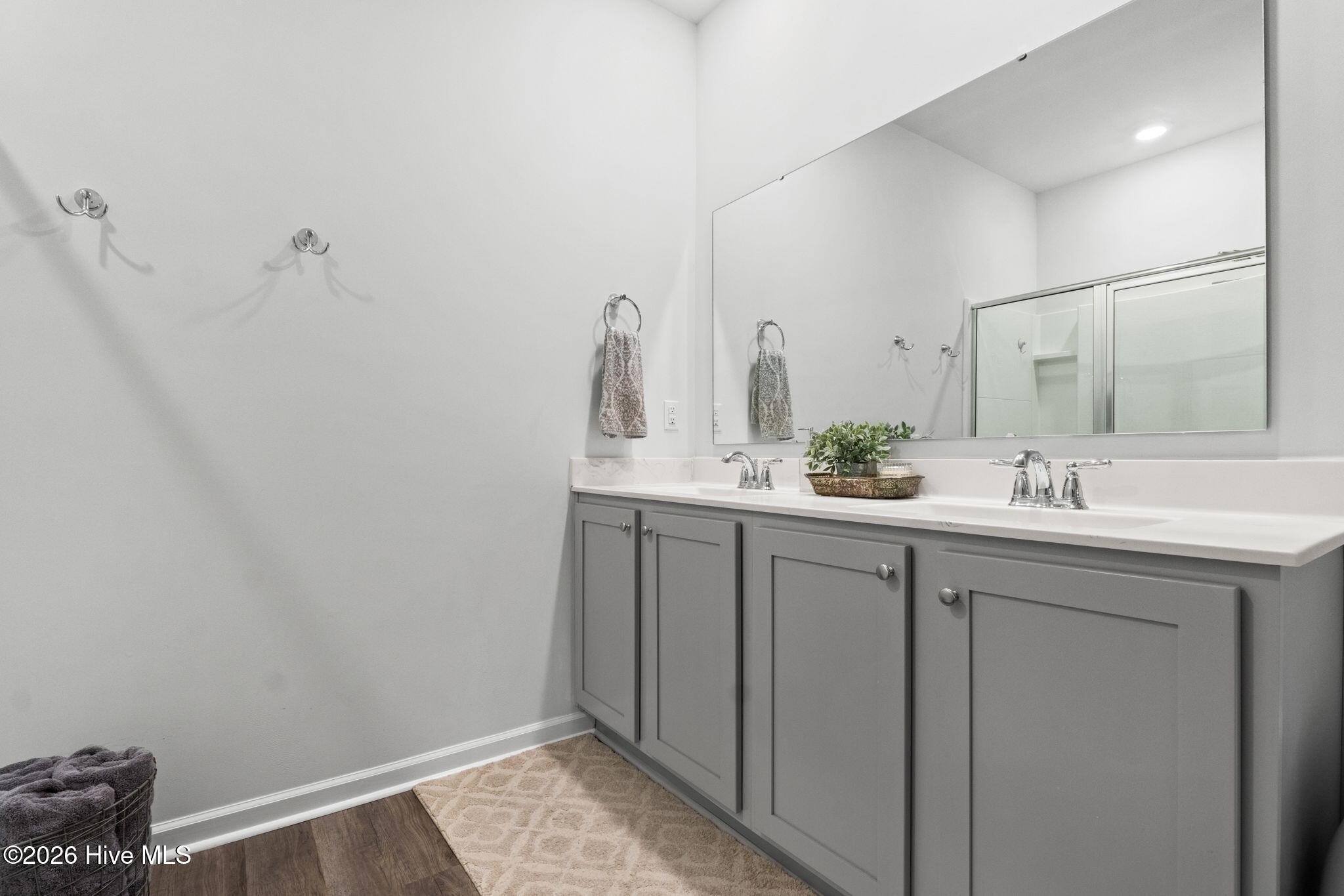 100568064 | Photo 25