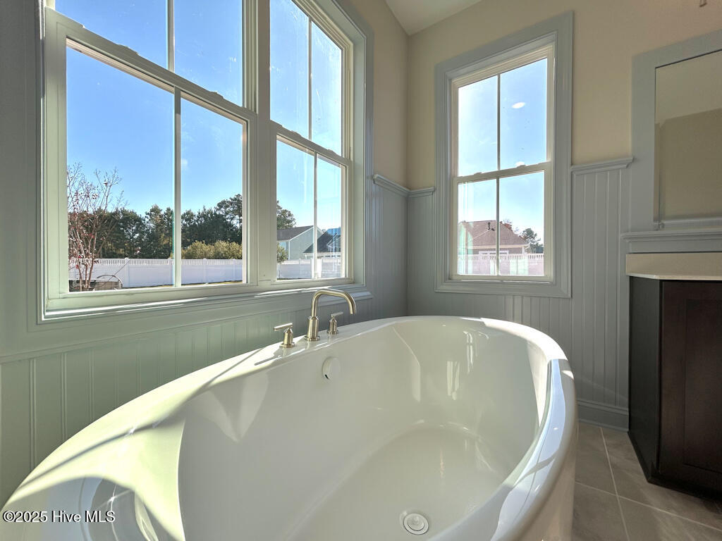 100510187 | Photo 45