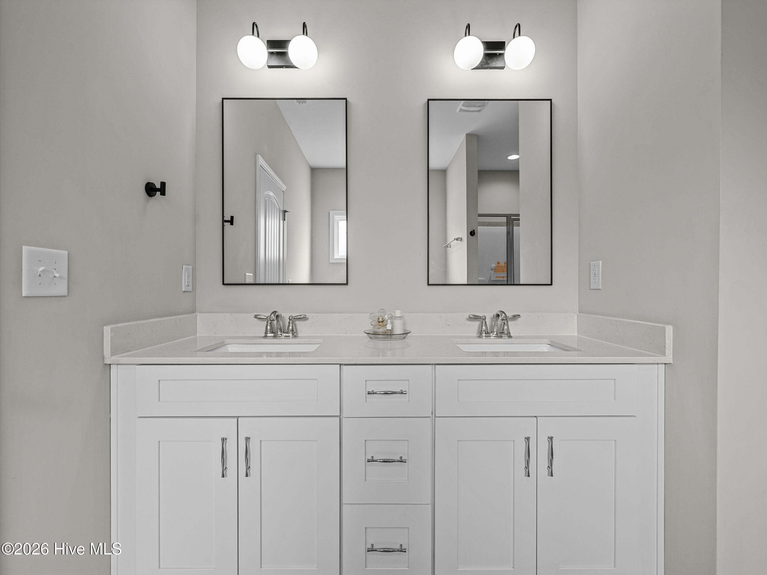 100558096 | Photo 35