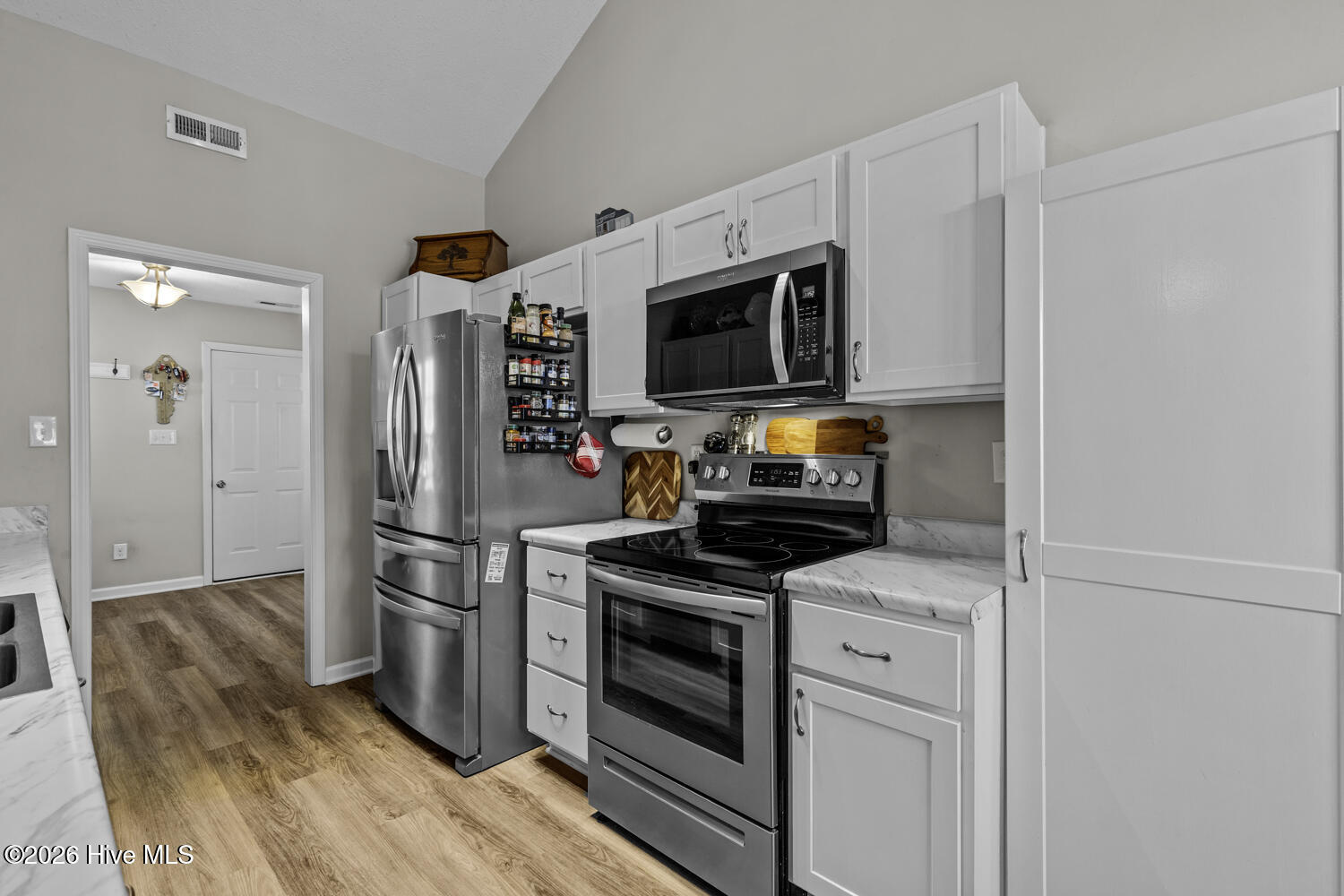 100555225 | Photo 11