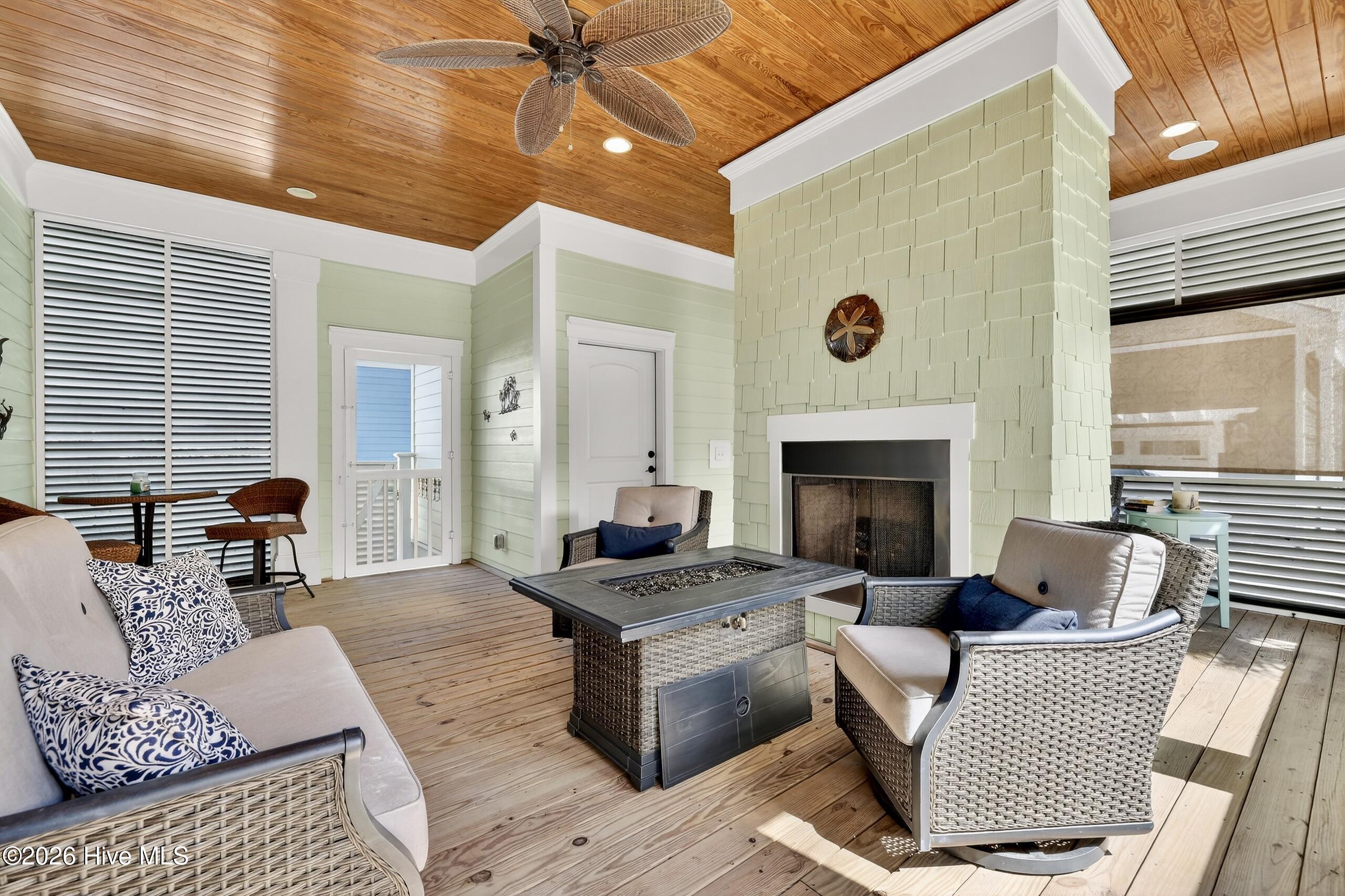 100559035 | Photo 25