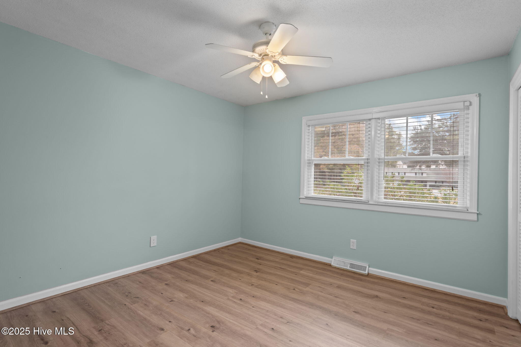 100542917 | Photo 27