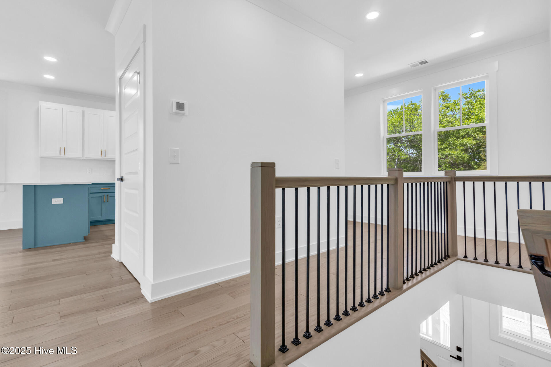 100547120 | Photo 17