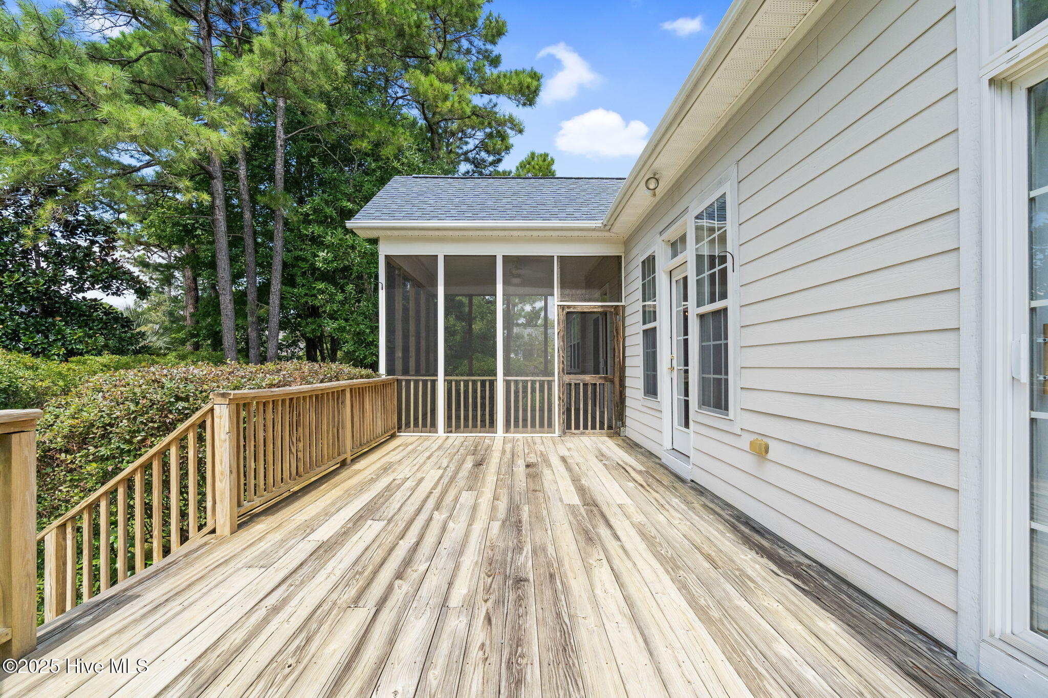 100523861 | Photo 41