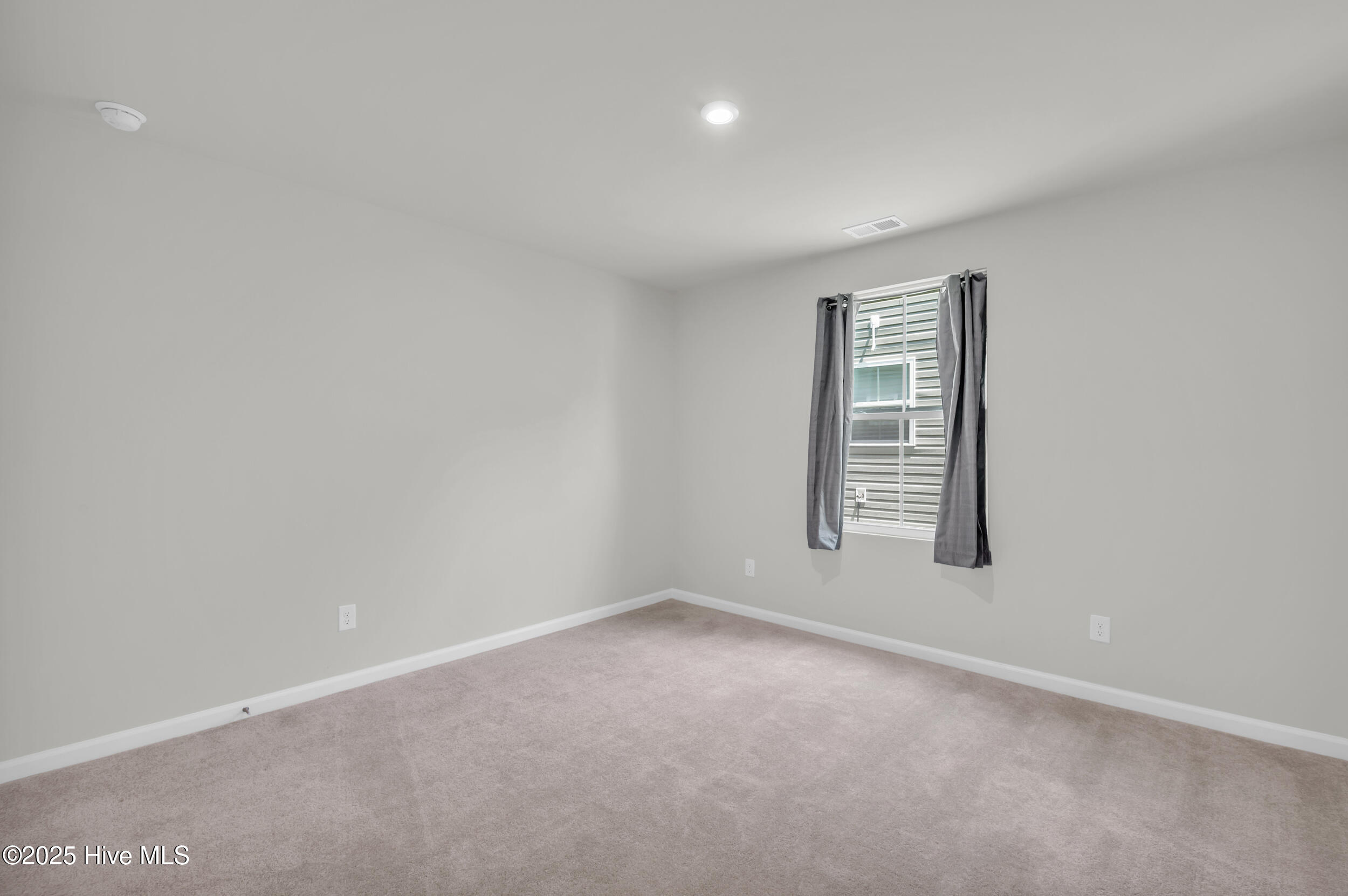 100570488 | Photo 21