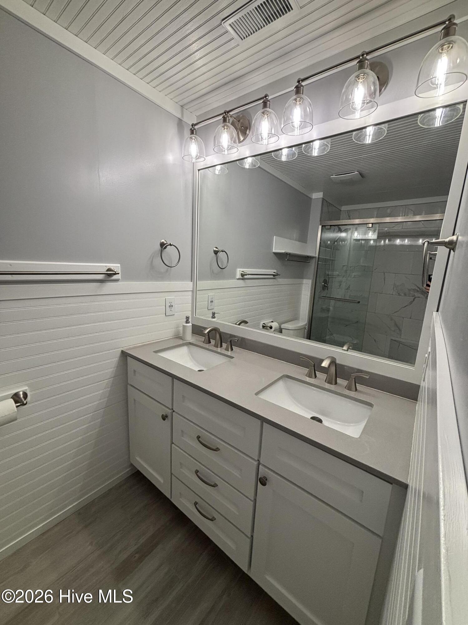 100561288 | Photo 30