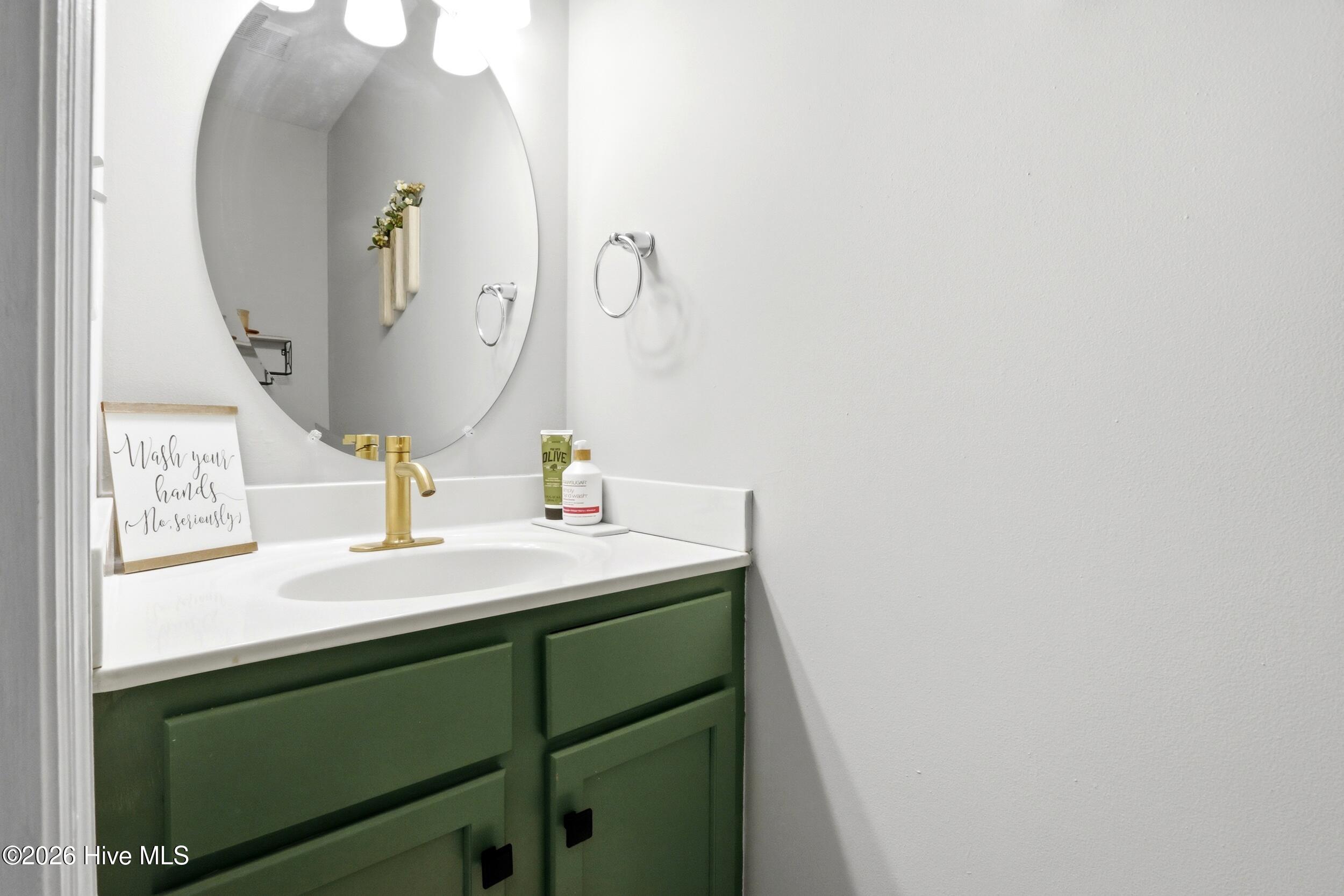 100551374 | Photo 18