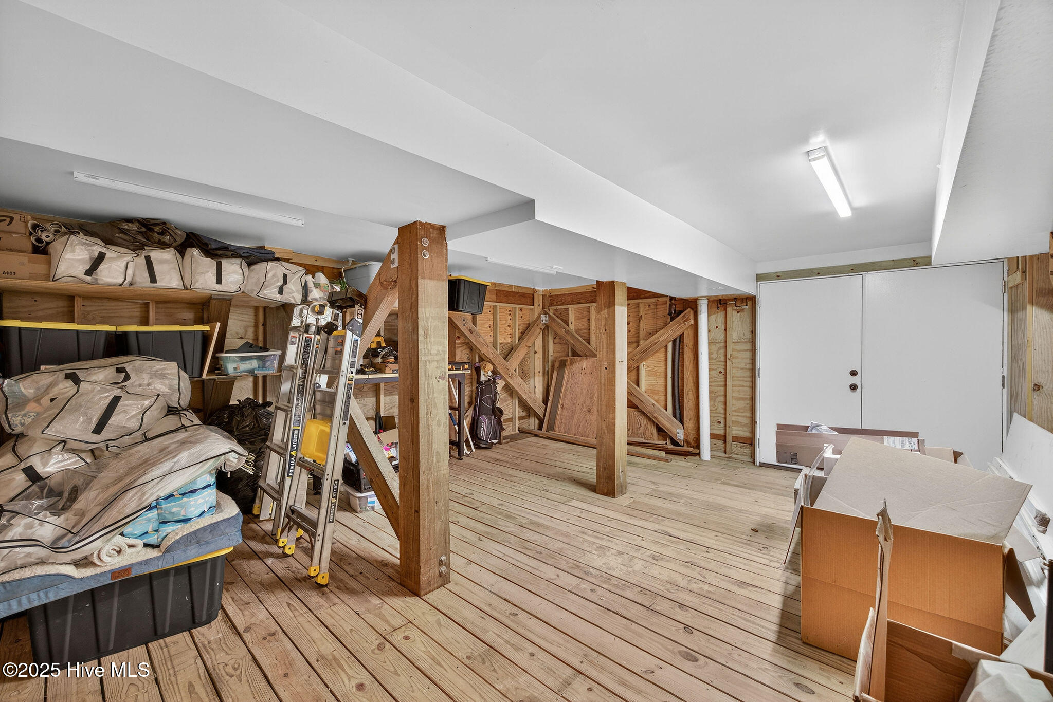 100541250 | Photo 51