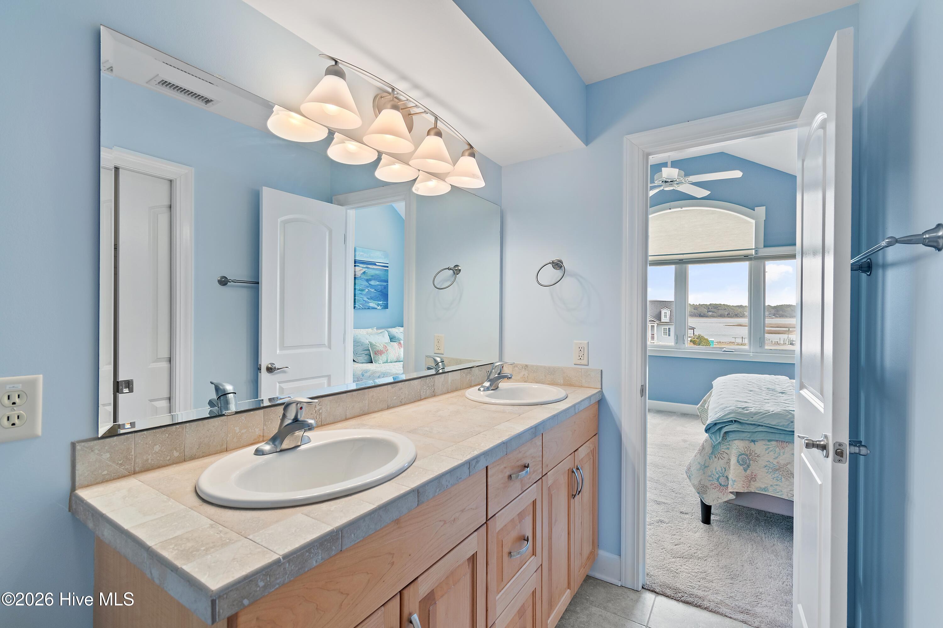 100557427 | Photo 59