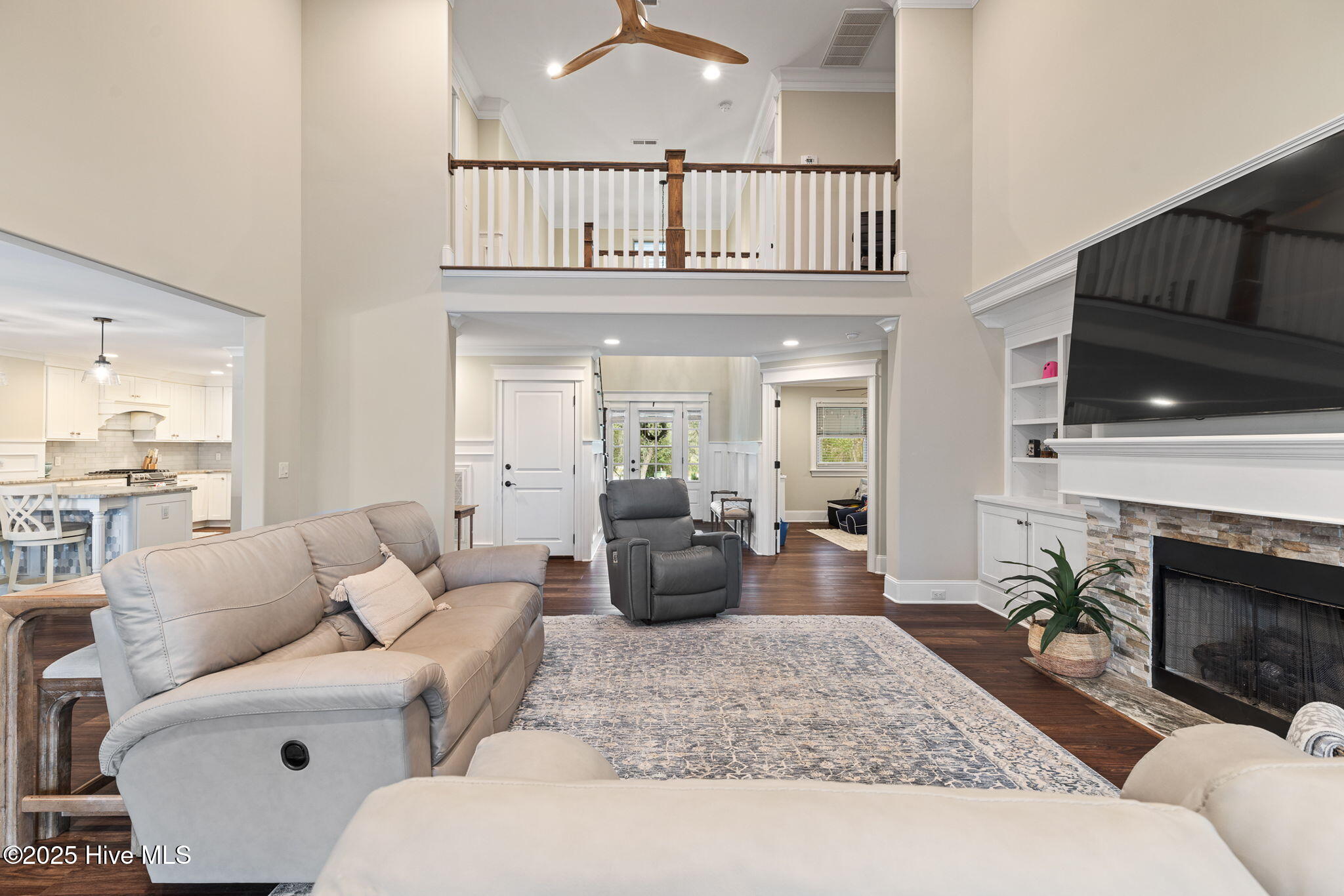 100548245 | Photo 15