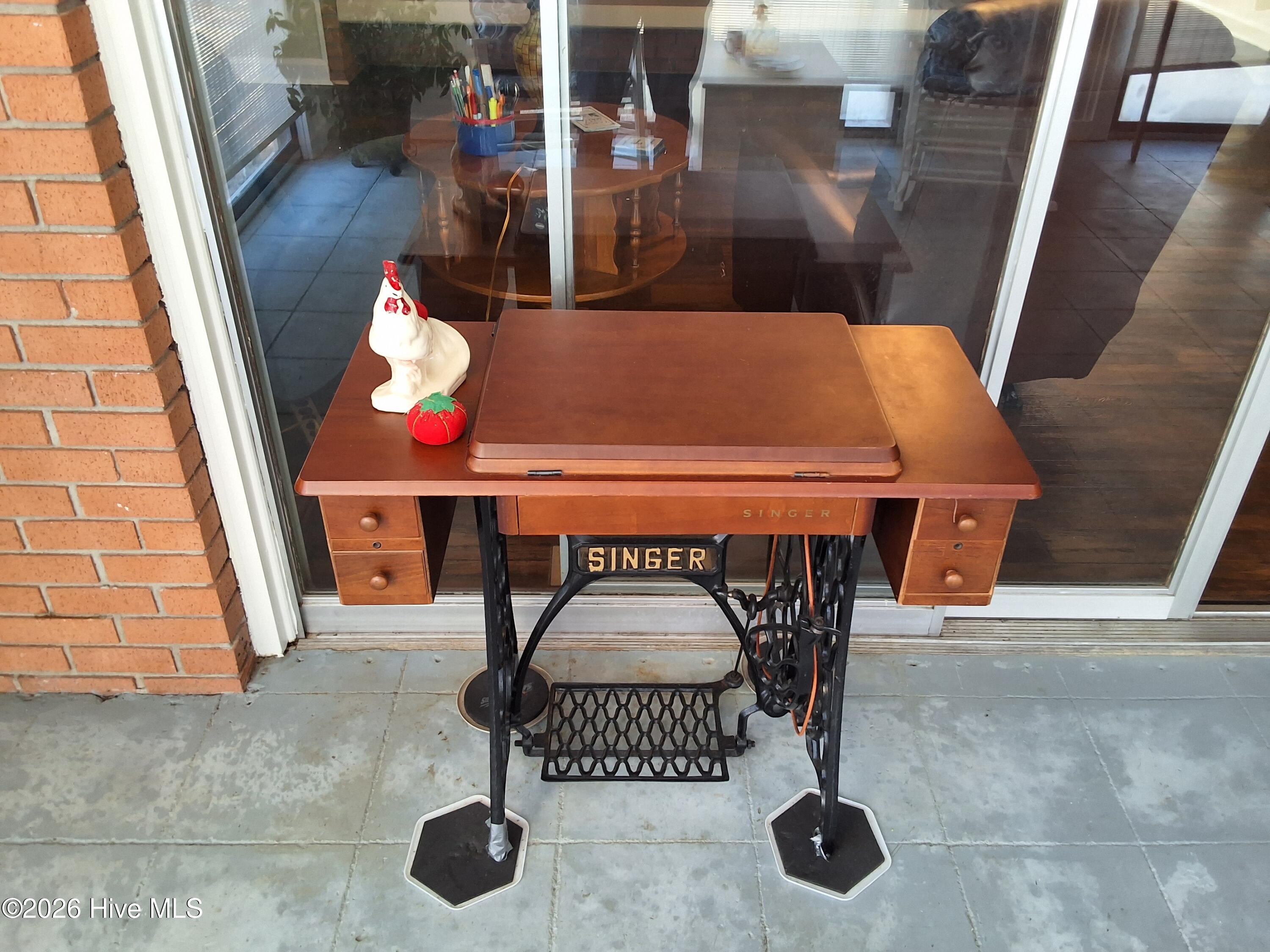 100554569 | Photo 72