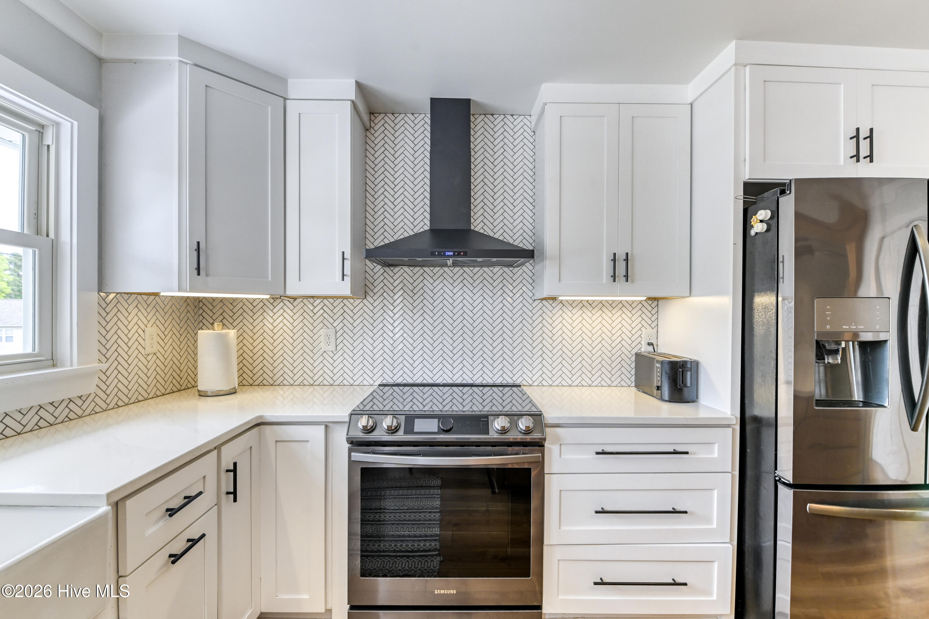 100566355 | Photo 19