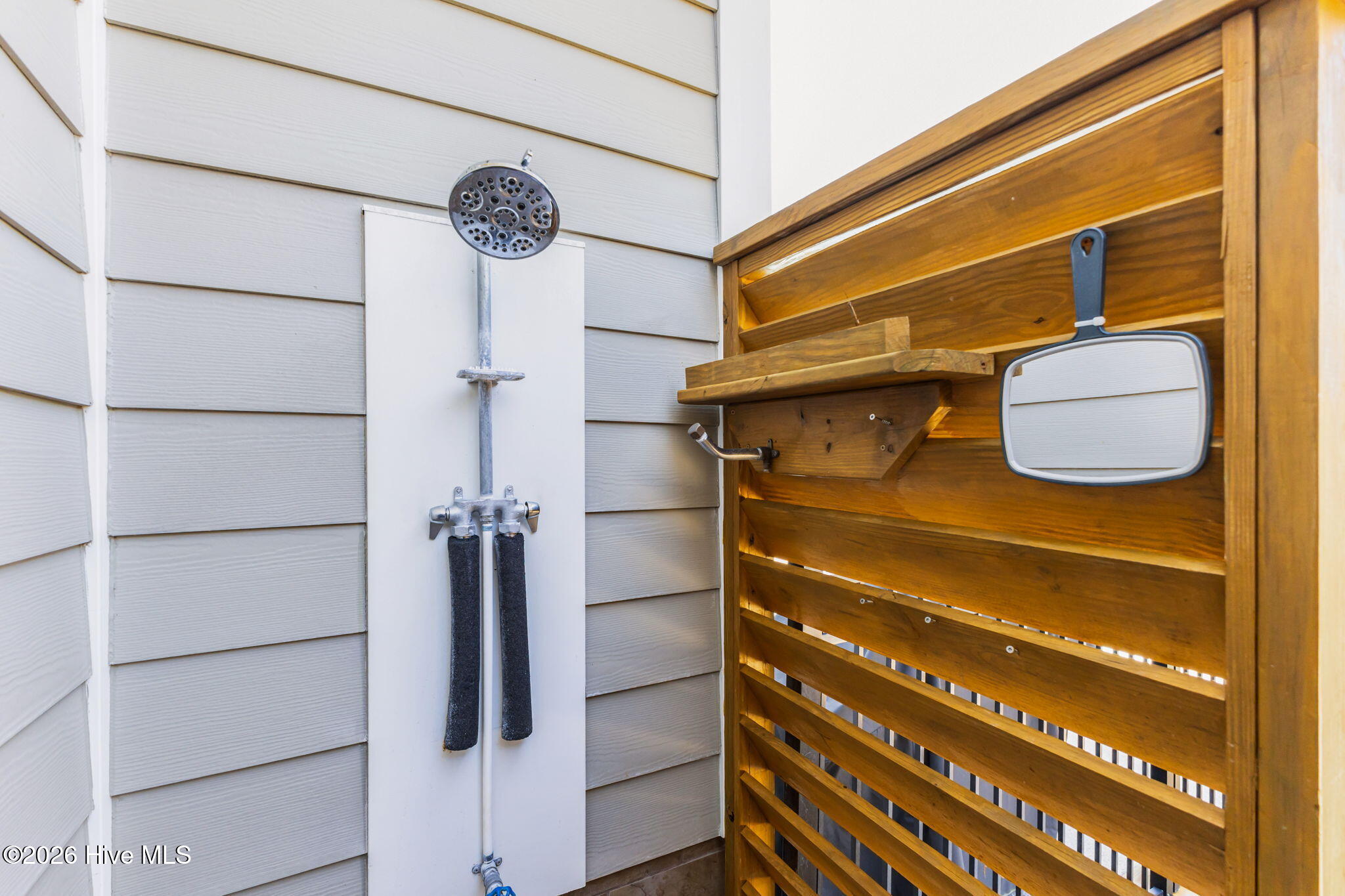 100560213 | Photo 40