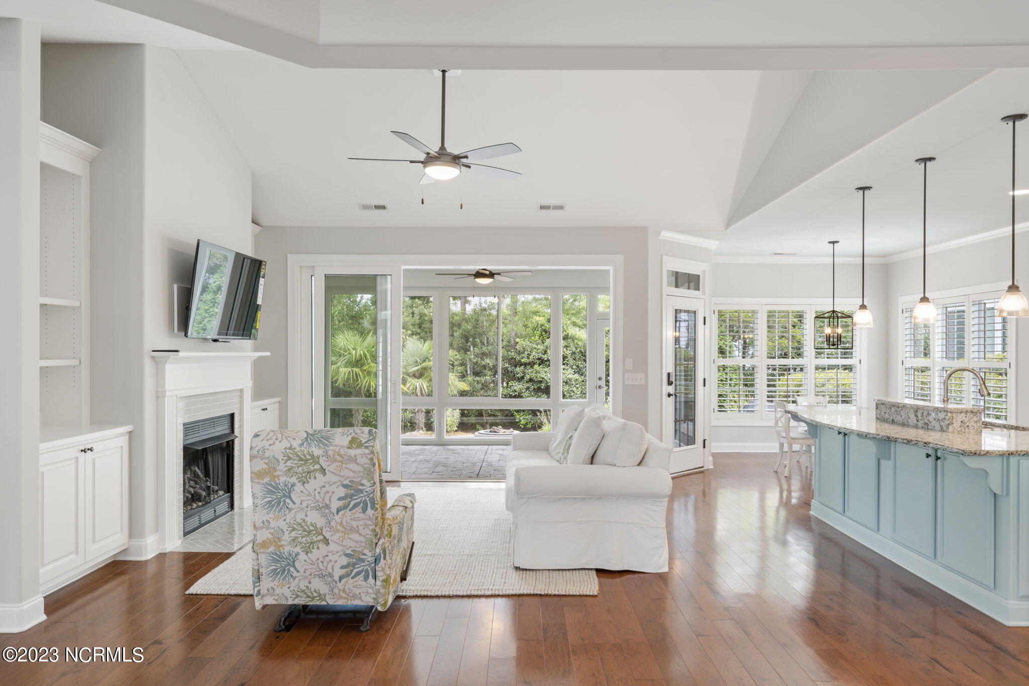 100553667 | Photo 15