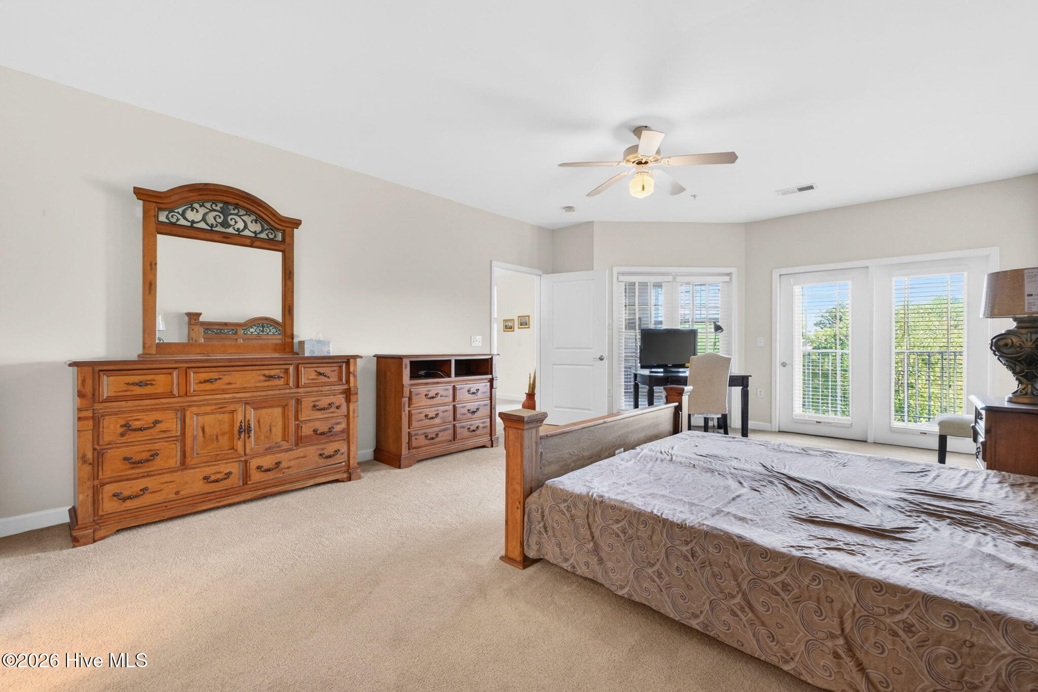 100568431 | Photo 17