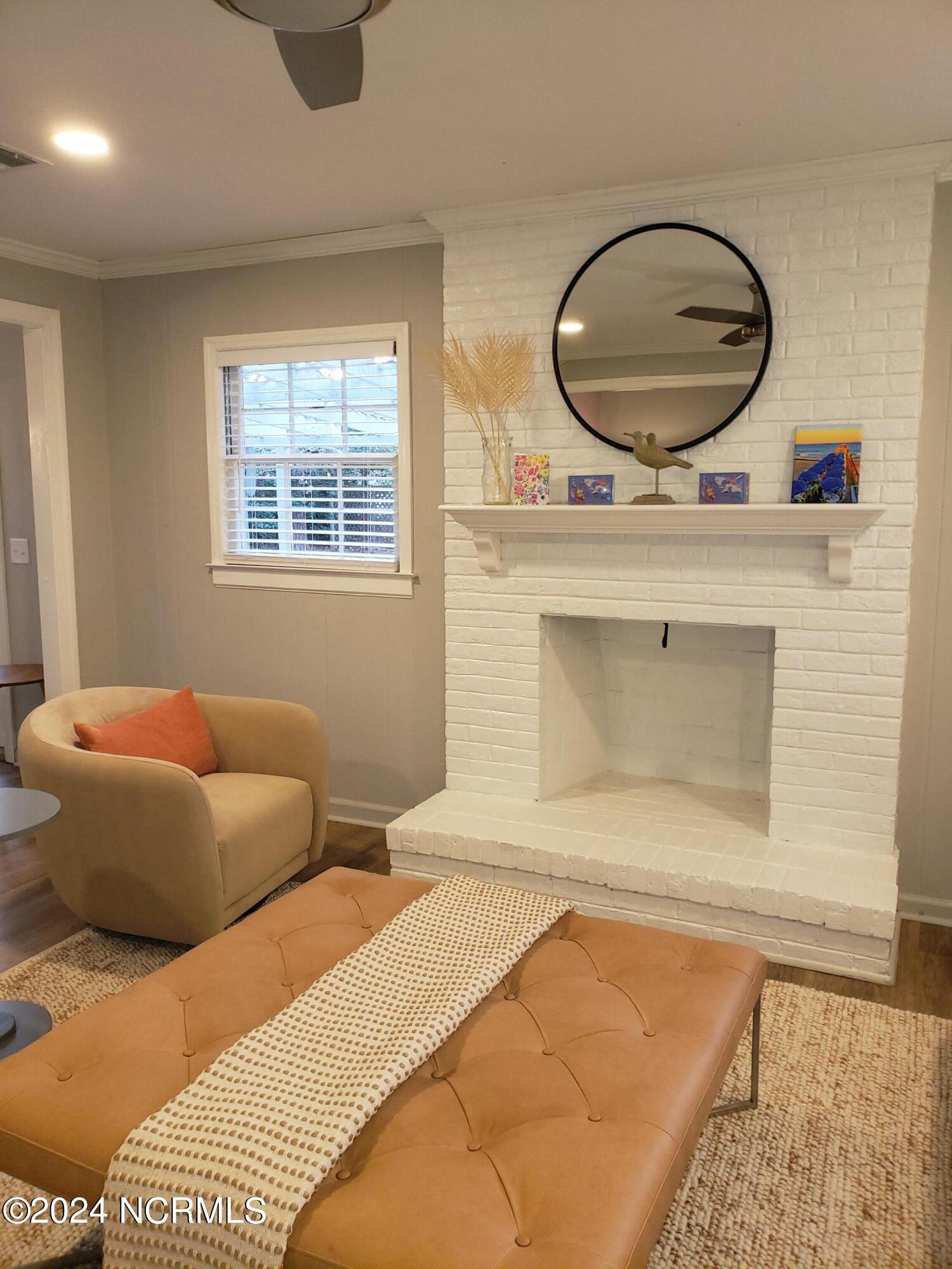 809 Shakespeare Living Room 1