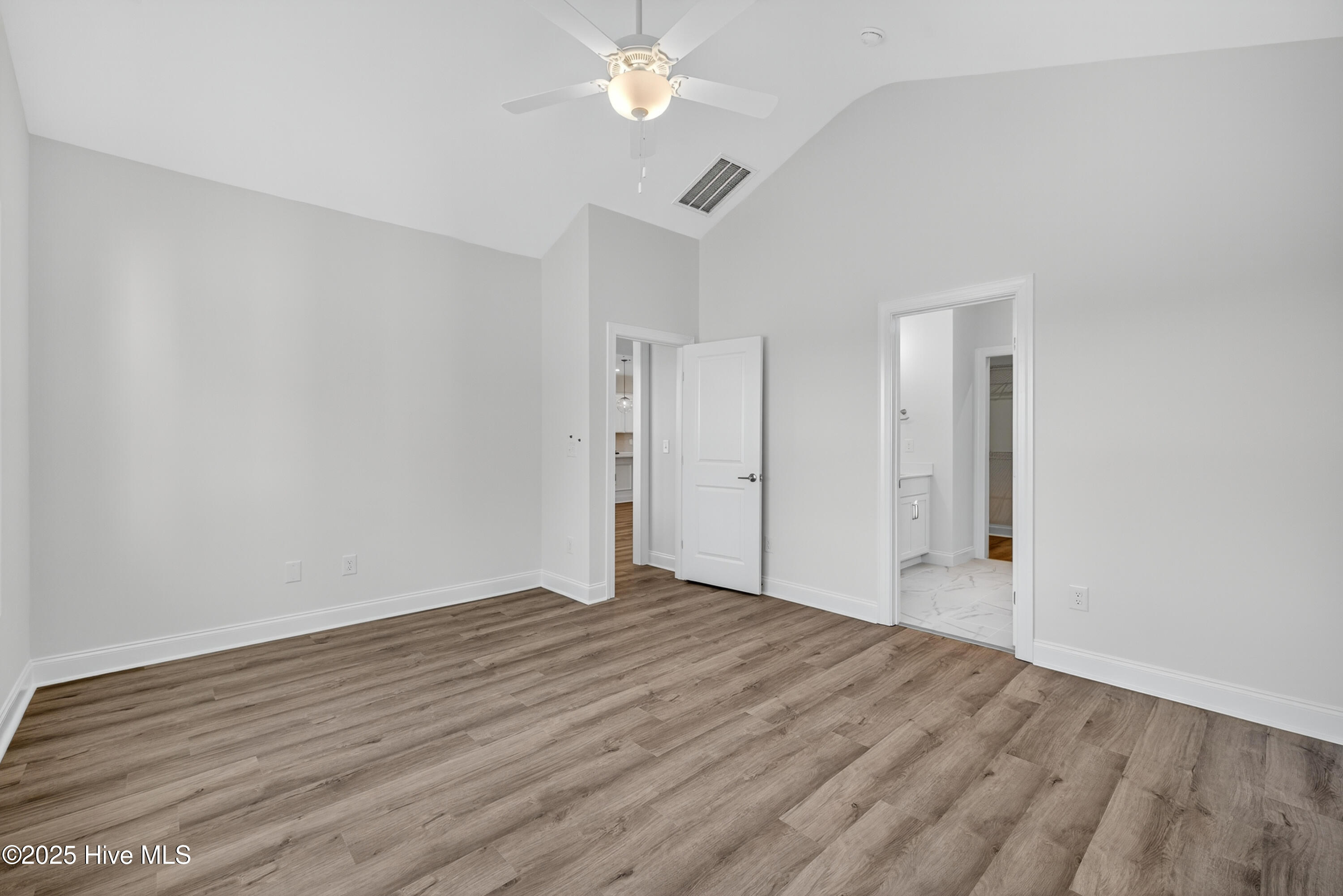 100544174 | Photo 26