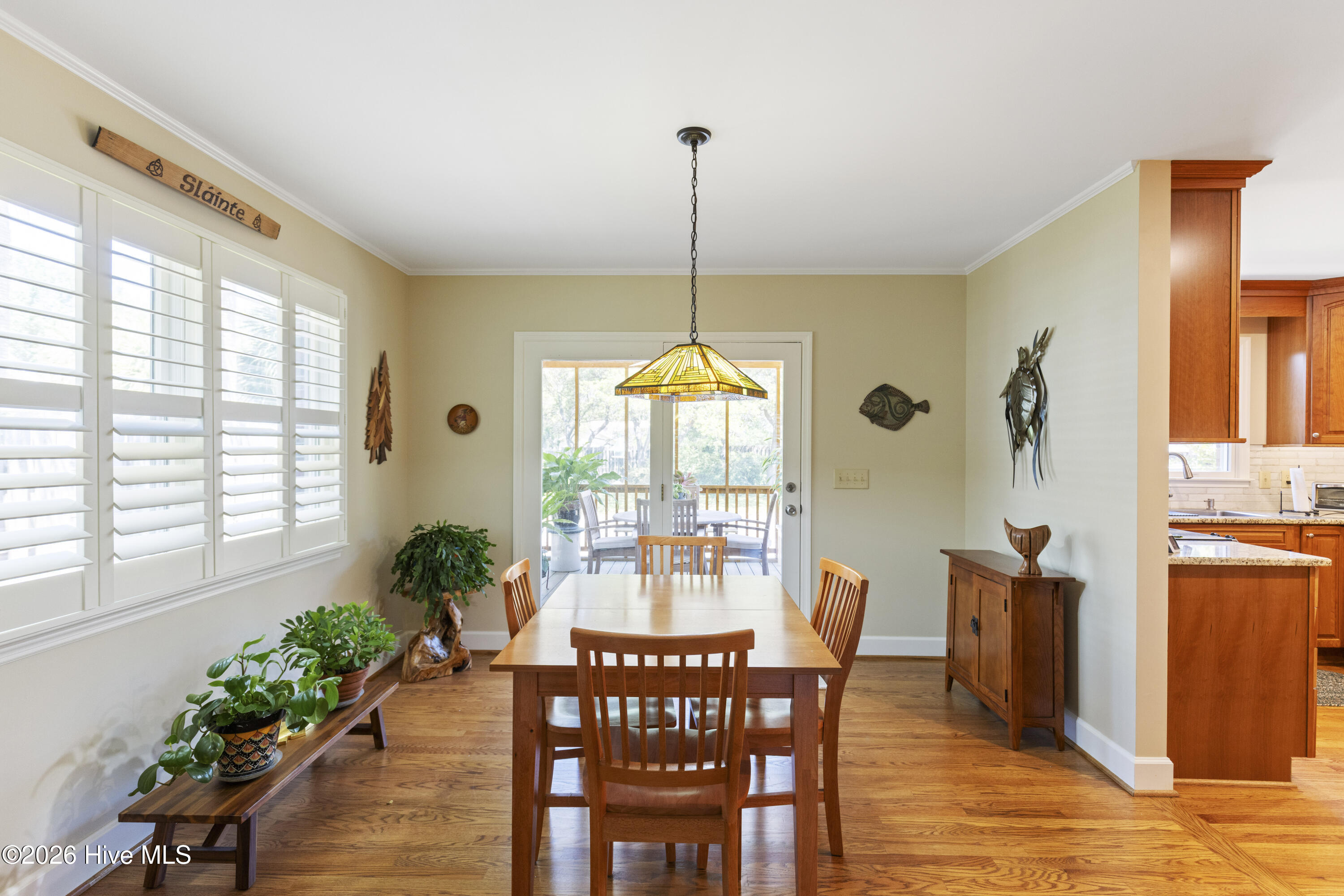 100569579 | Photo 38