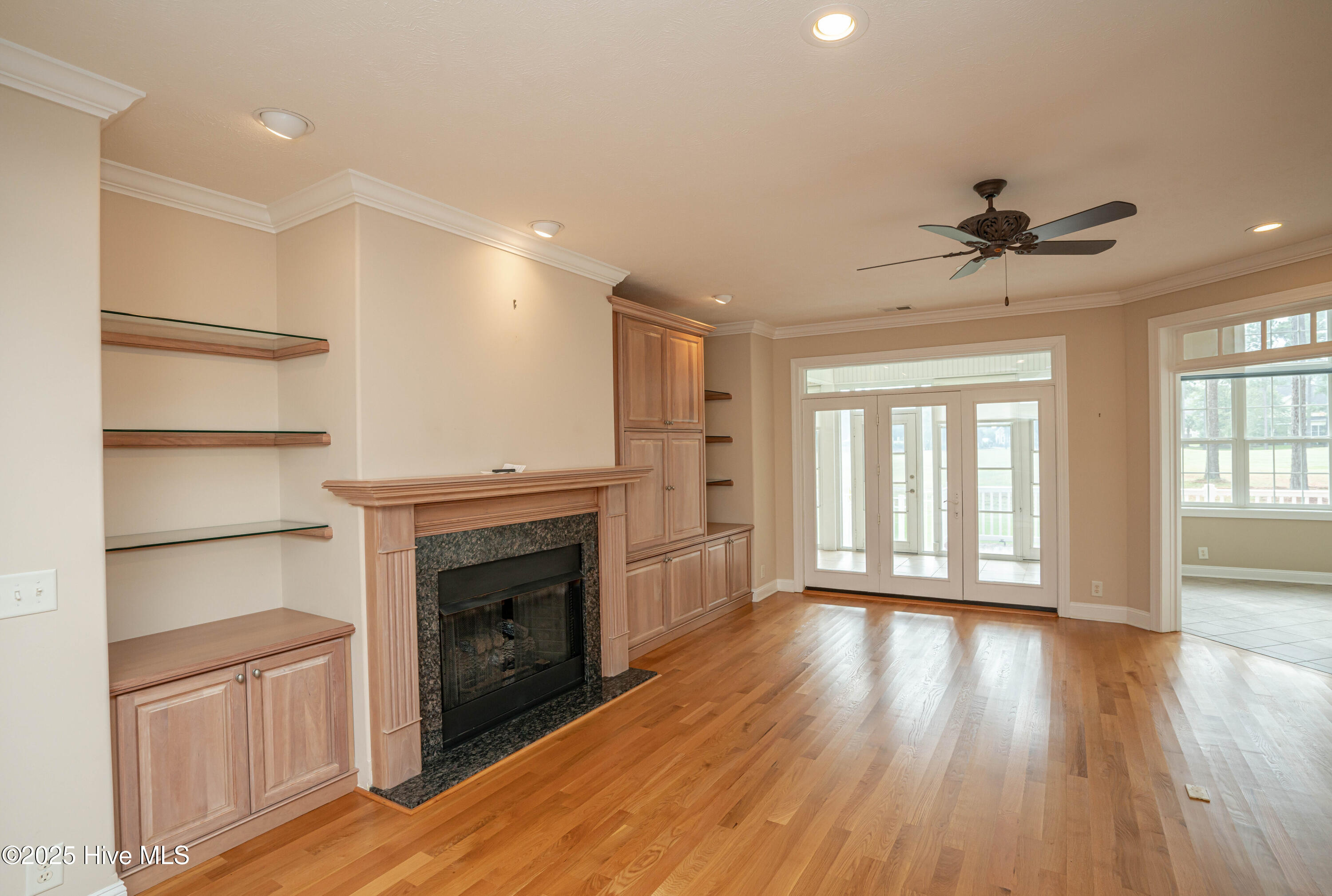 100530810 | Photo 14