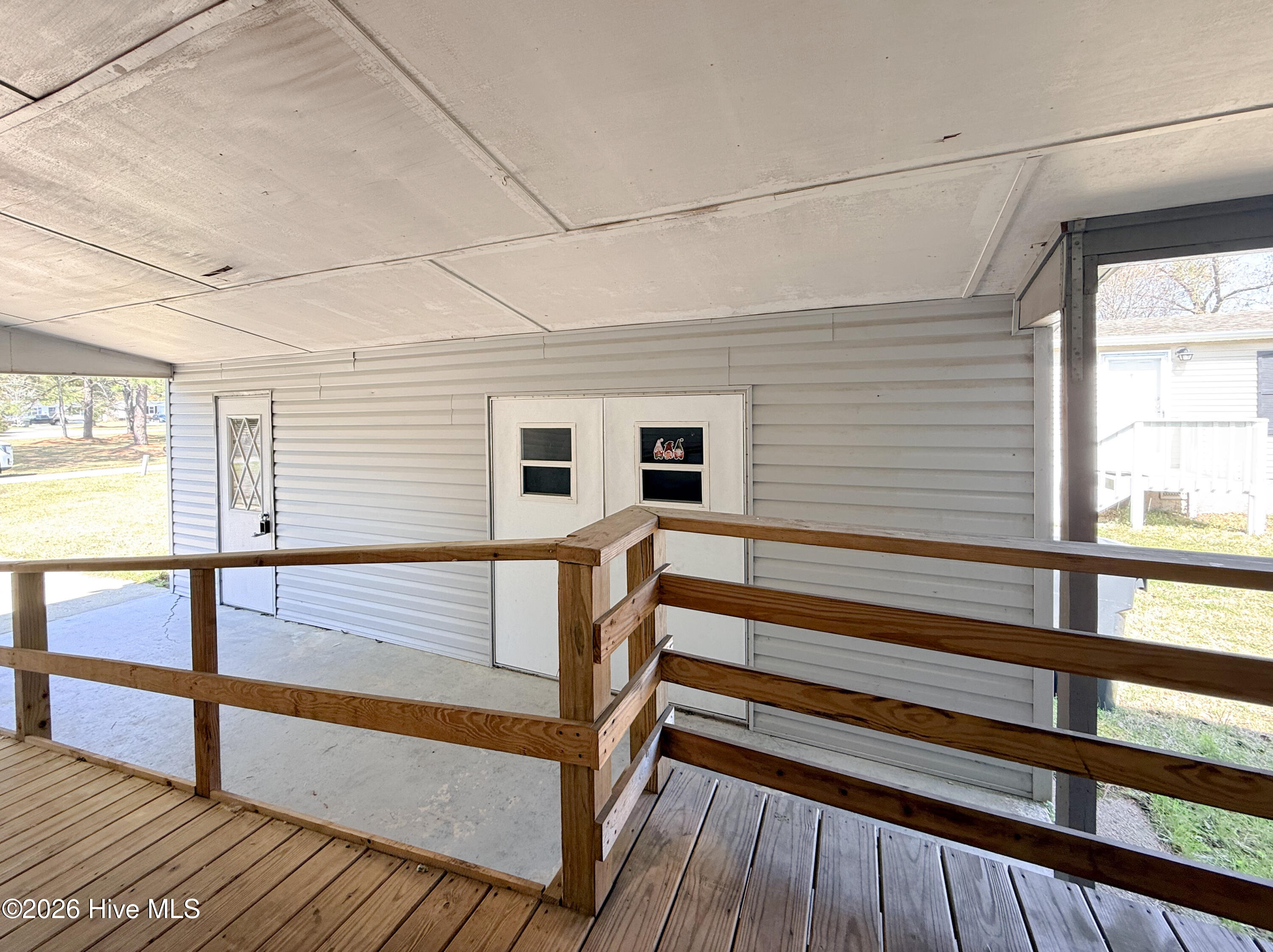 100563984 | Photo 50