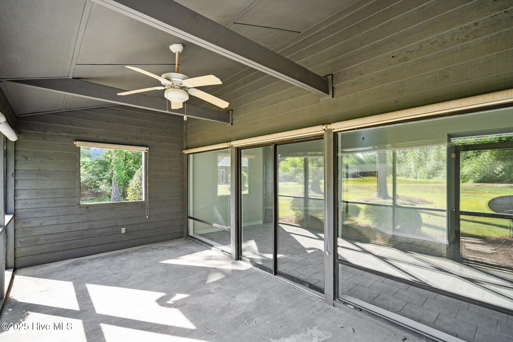 100530960 | Photo 29