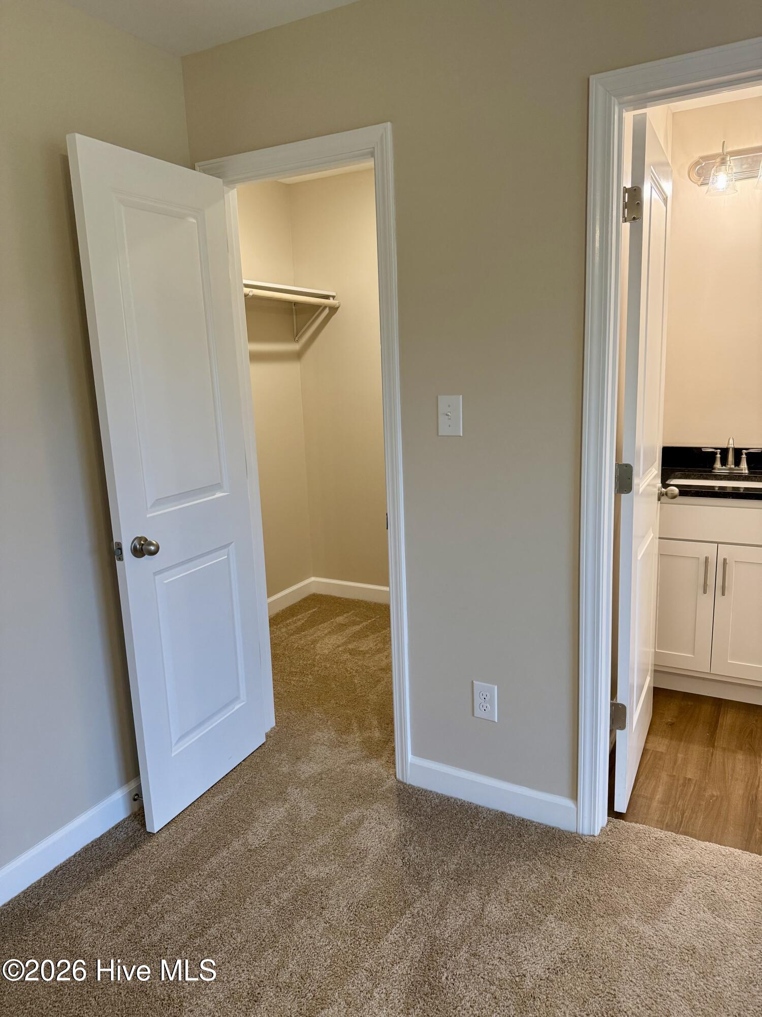 100548779 | Photo 15