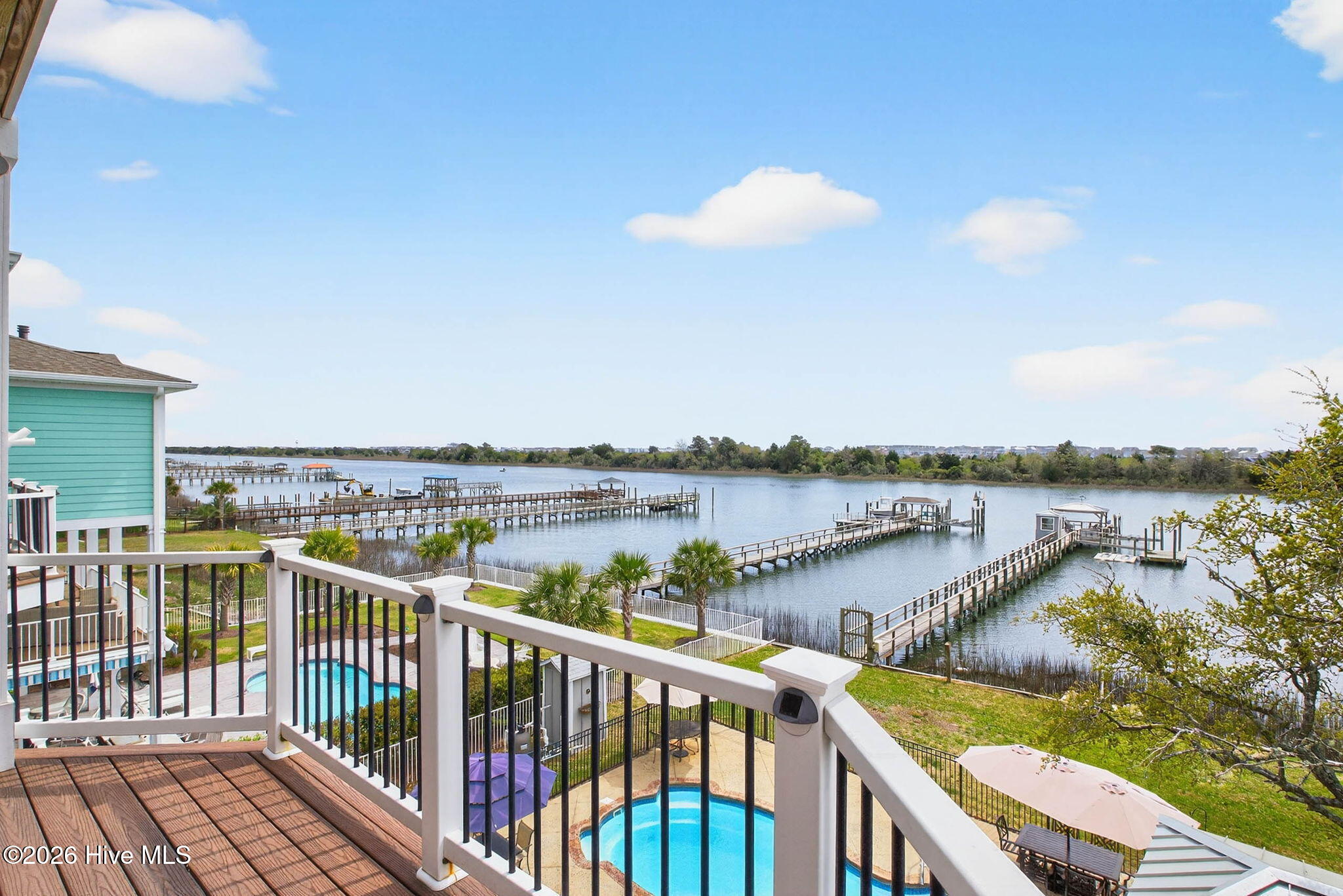 100563982 | Photo 24