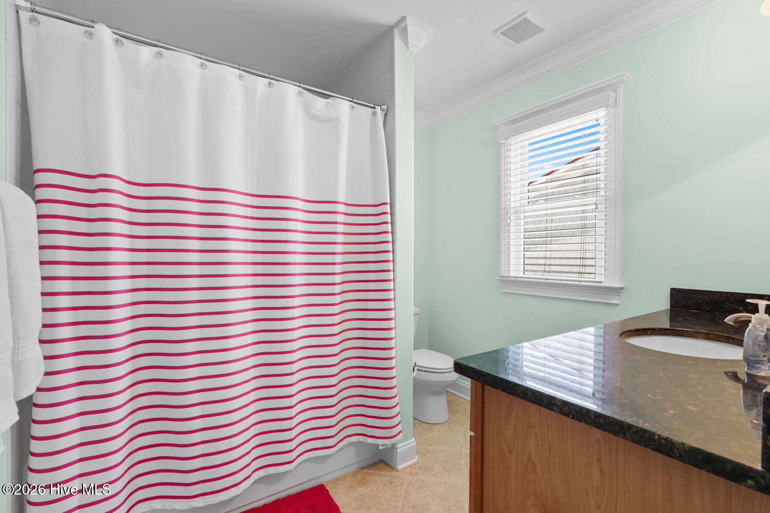 100566570 | Photo 33