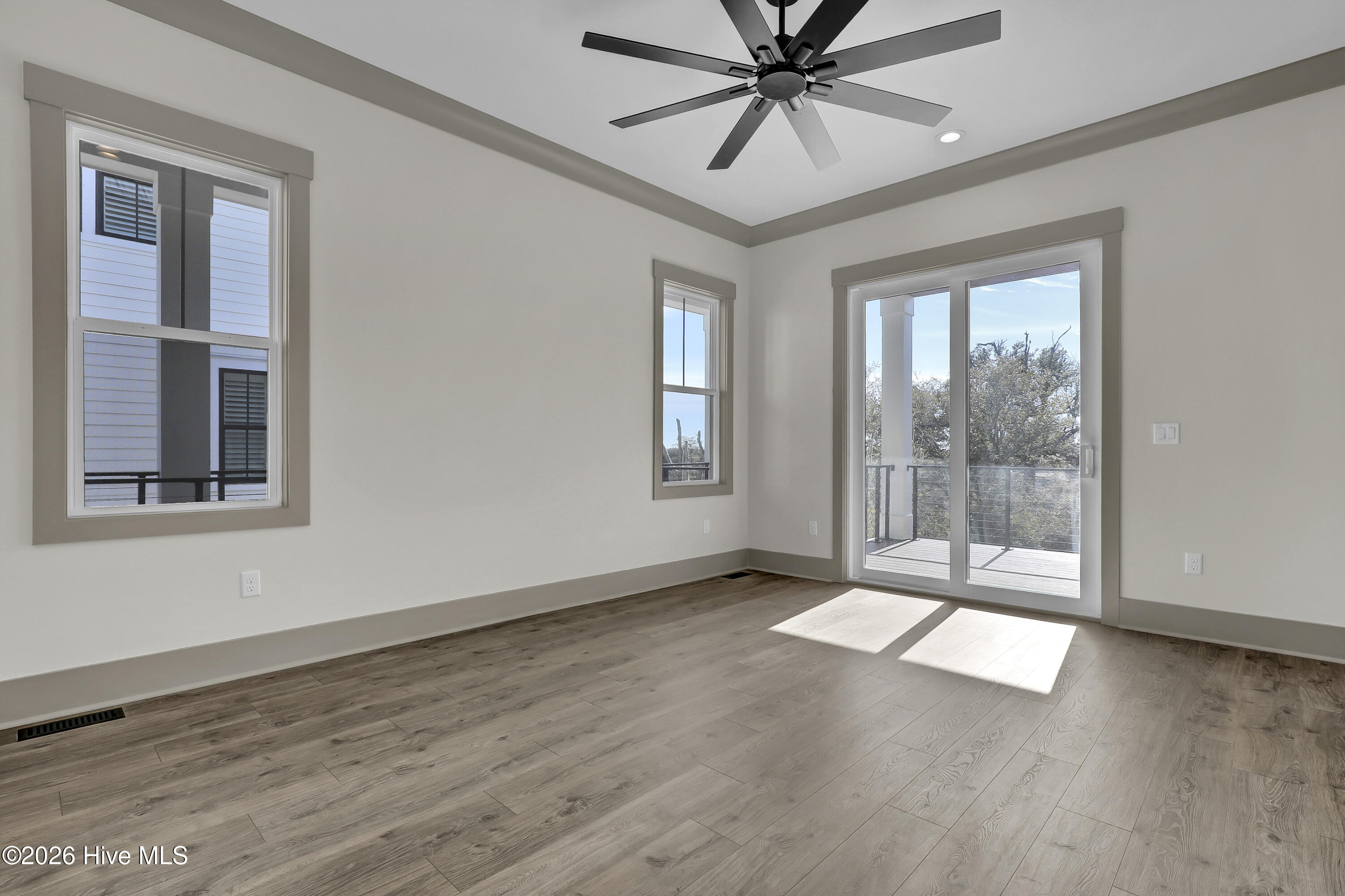 100554929 | Photo 29