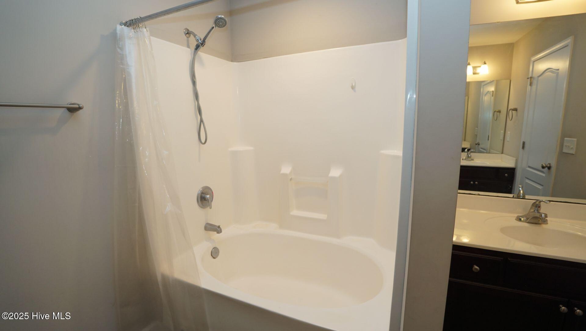 100538035 | Photo 25