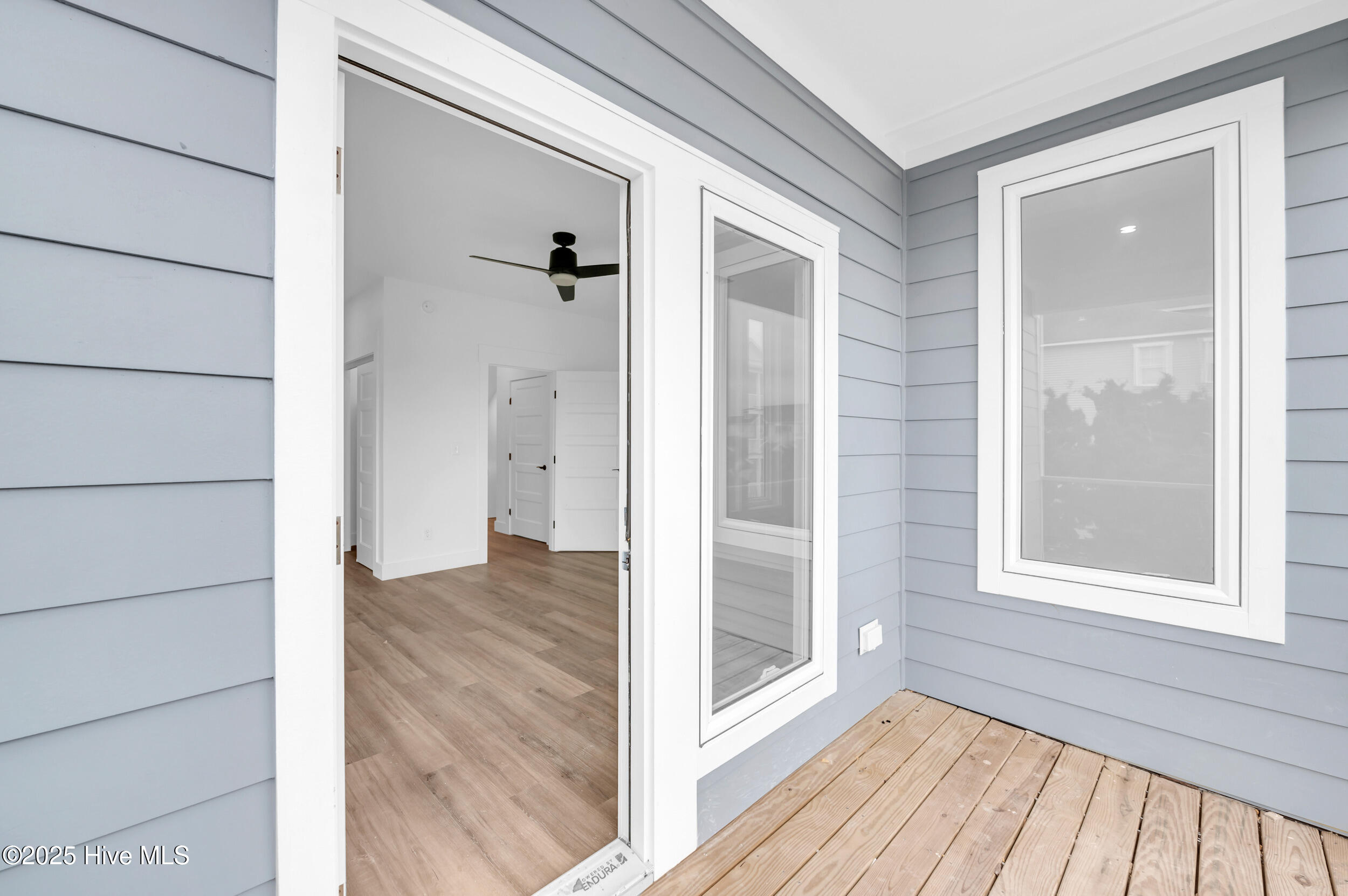 100535218 | Photo 34