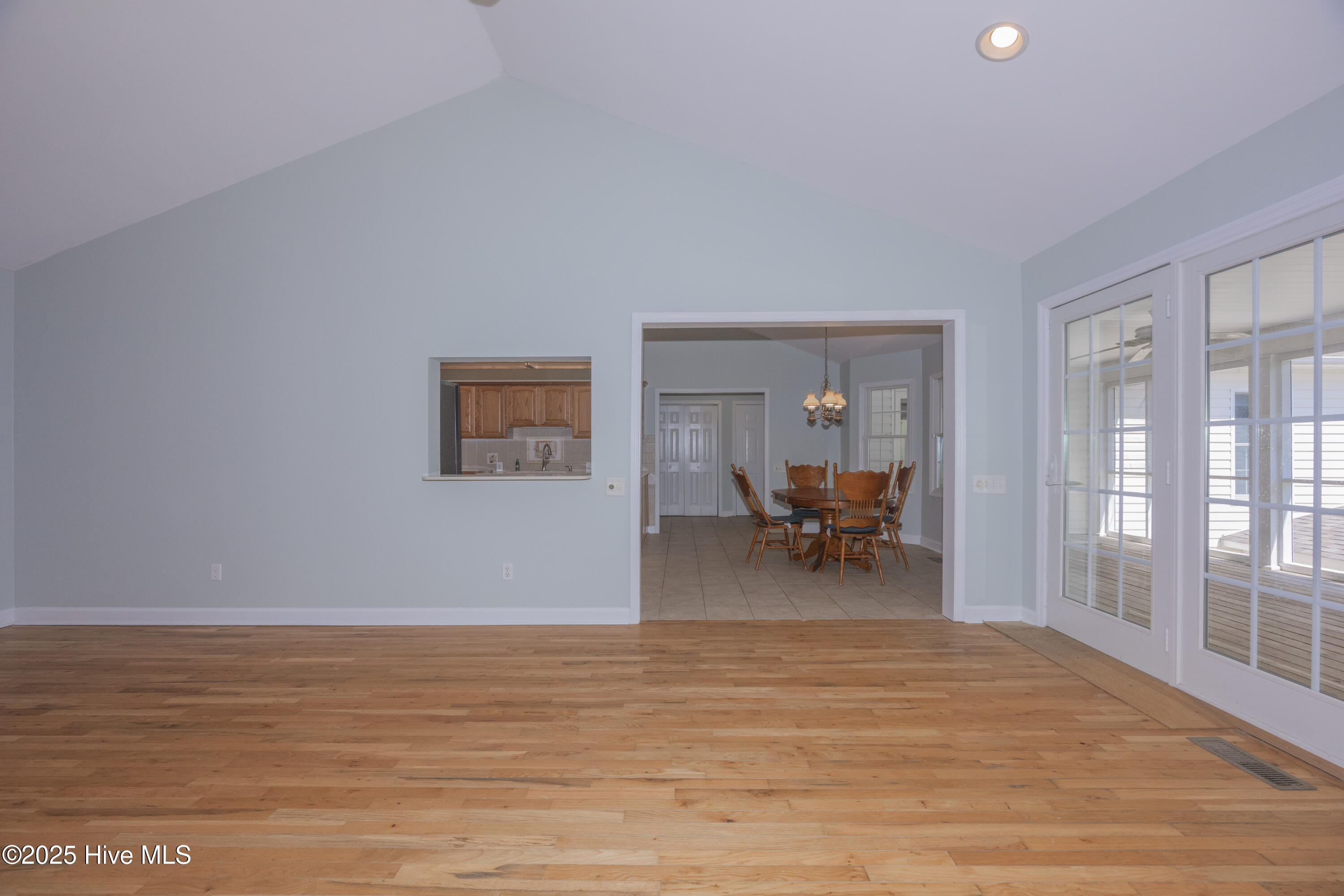 100523766 | Photo 41