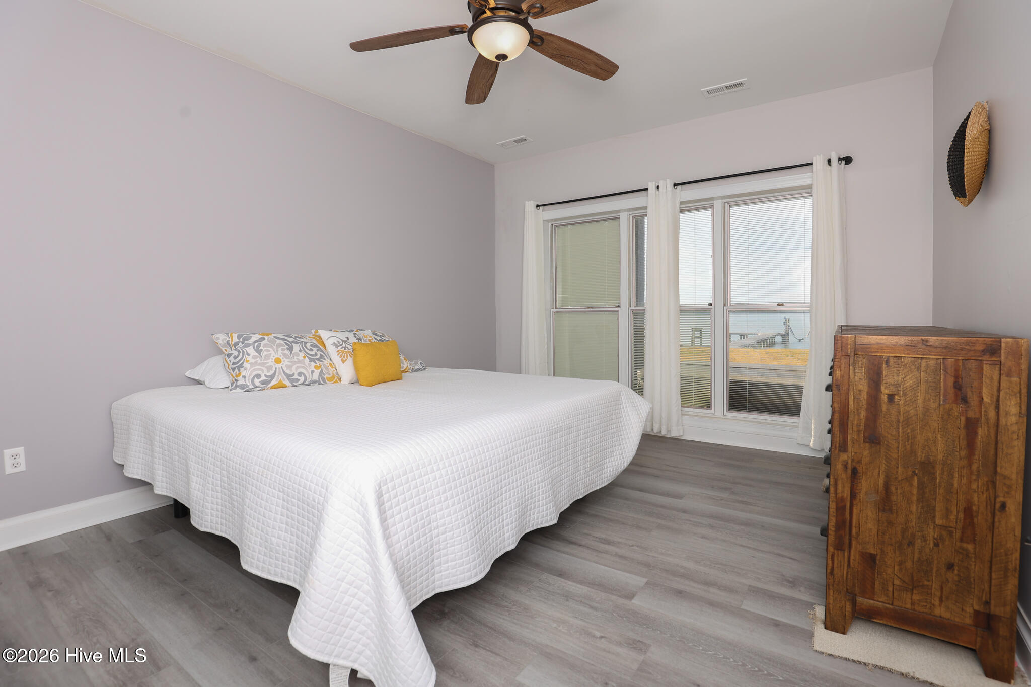 100556044 | Photo 51