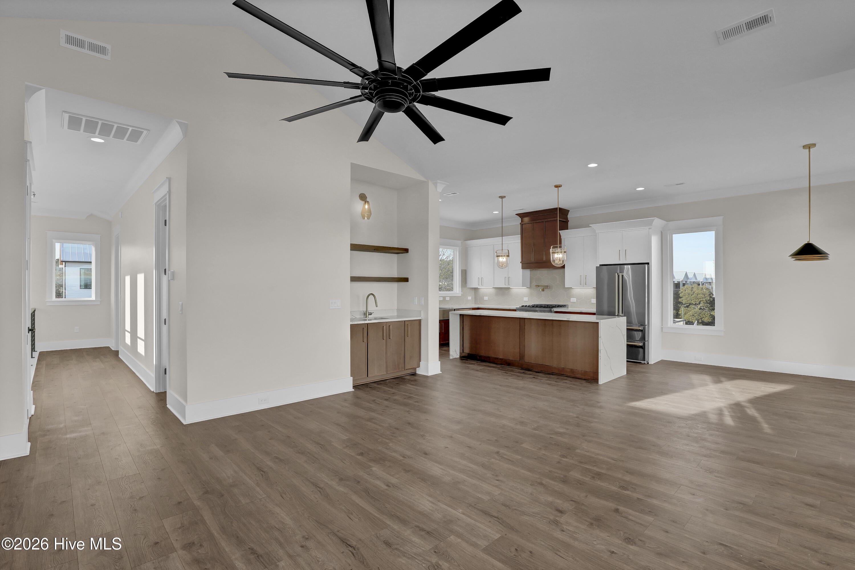 100556414 | Photo 12