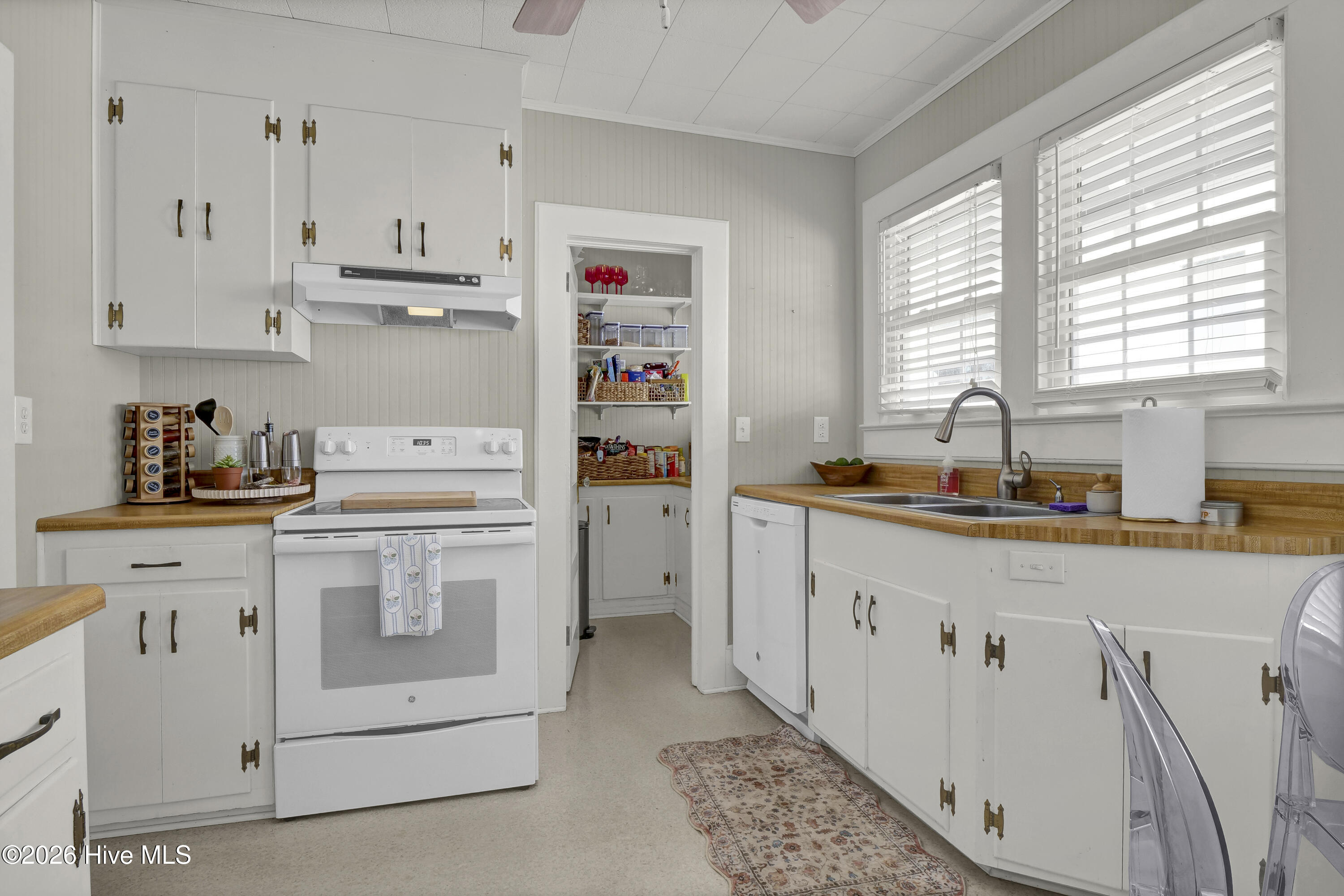 100549449 | Photo 15