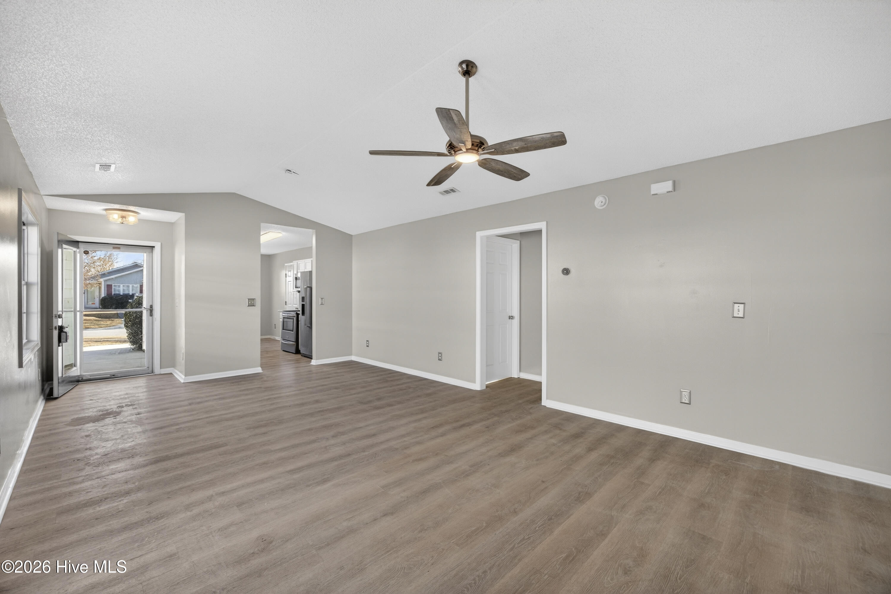 100549649 | Photo 10